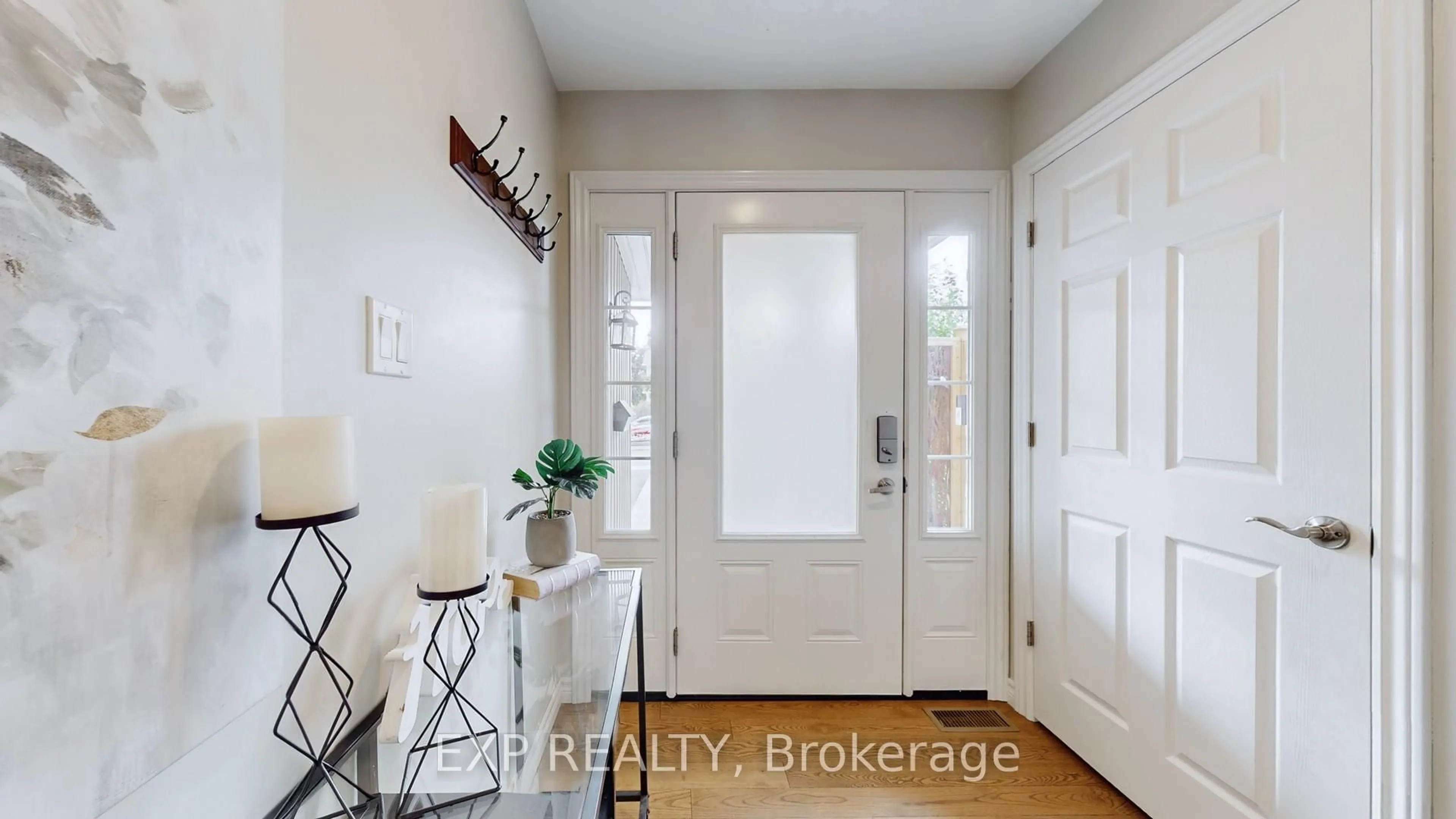 Indoor entryway for 933 Central Park Blvd, Oshawa Ontario L1G 6V9