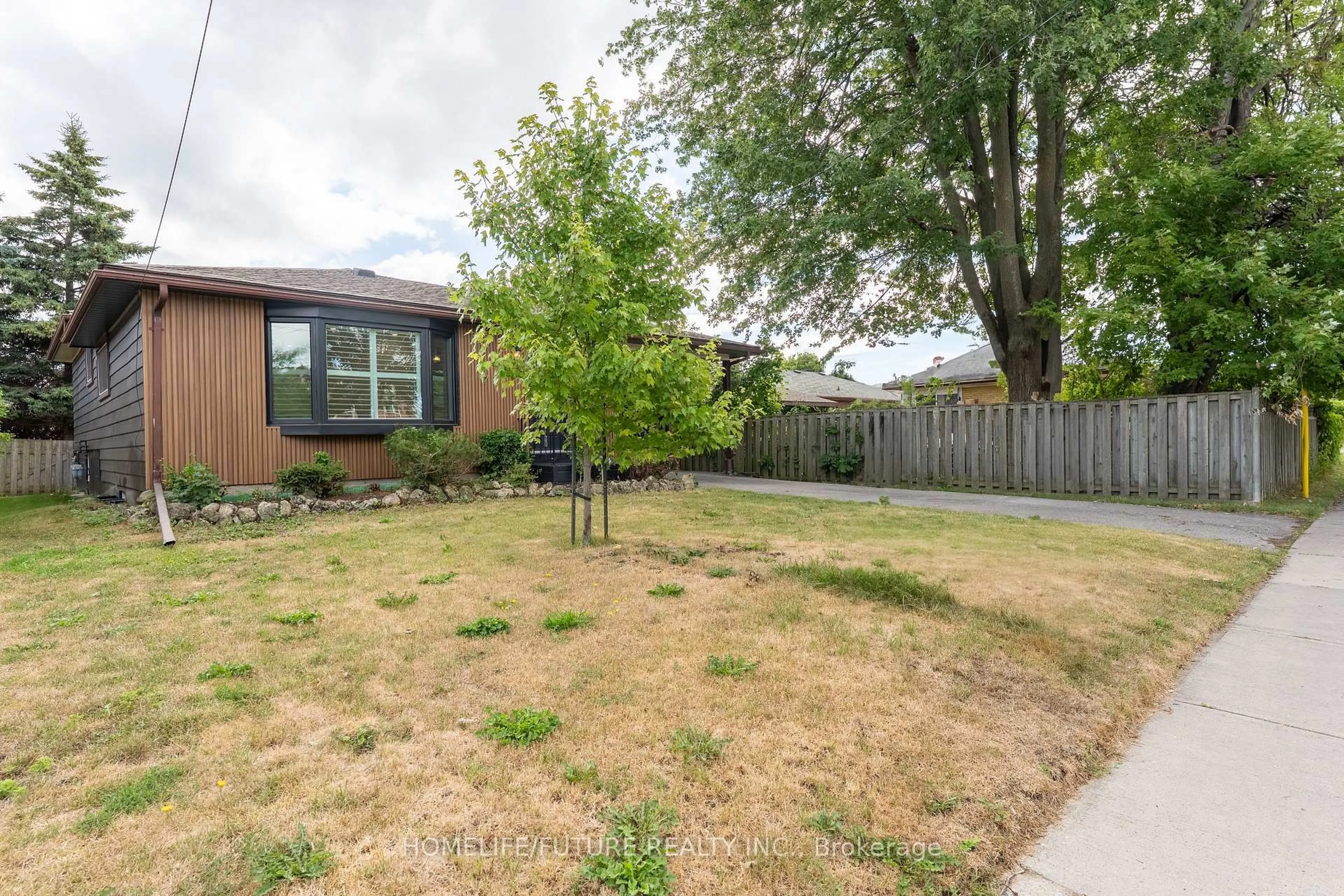 Unknown for 219 Guelph St, Oshawa Ontario L1H 6J1