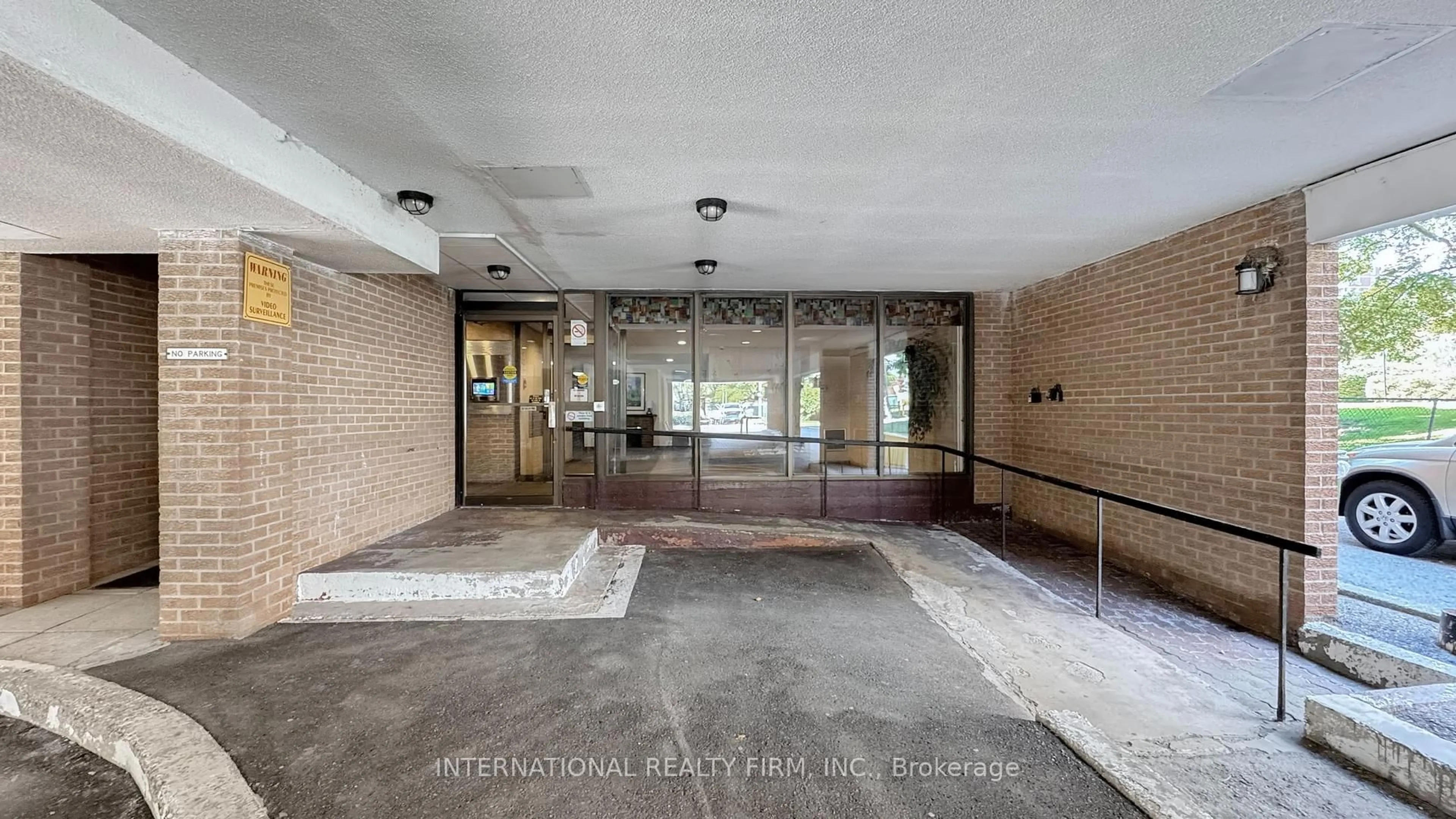 Indoor foyer for 1200 Bridletowne Circ #404, Toronto Ontario M1W 2T9