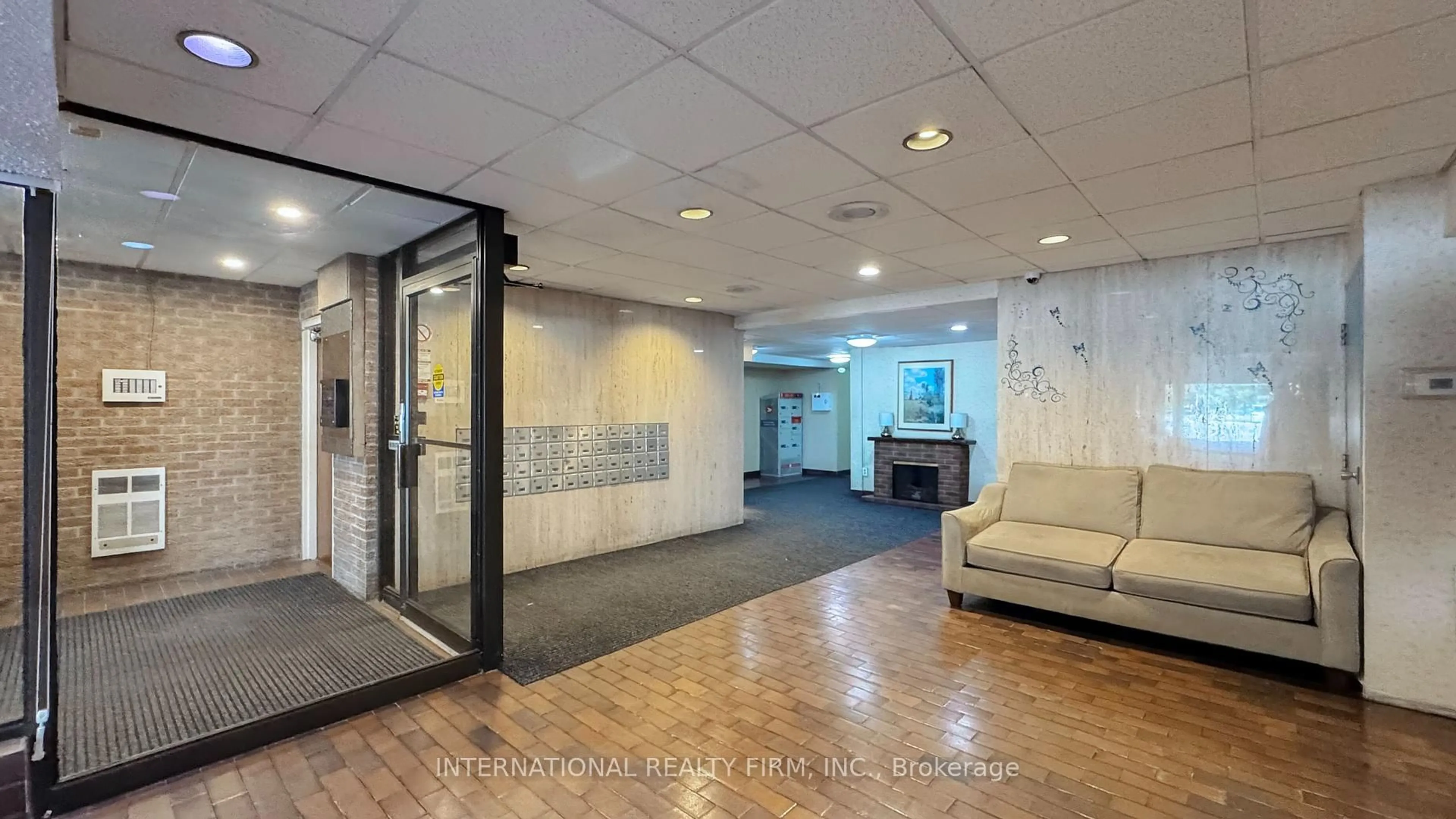 Indoor foyer for 1200 Bridletowne Circ #404, Toronto Ontario M1W 2T9