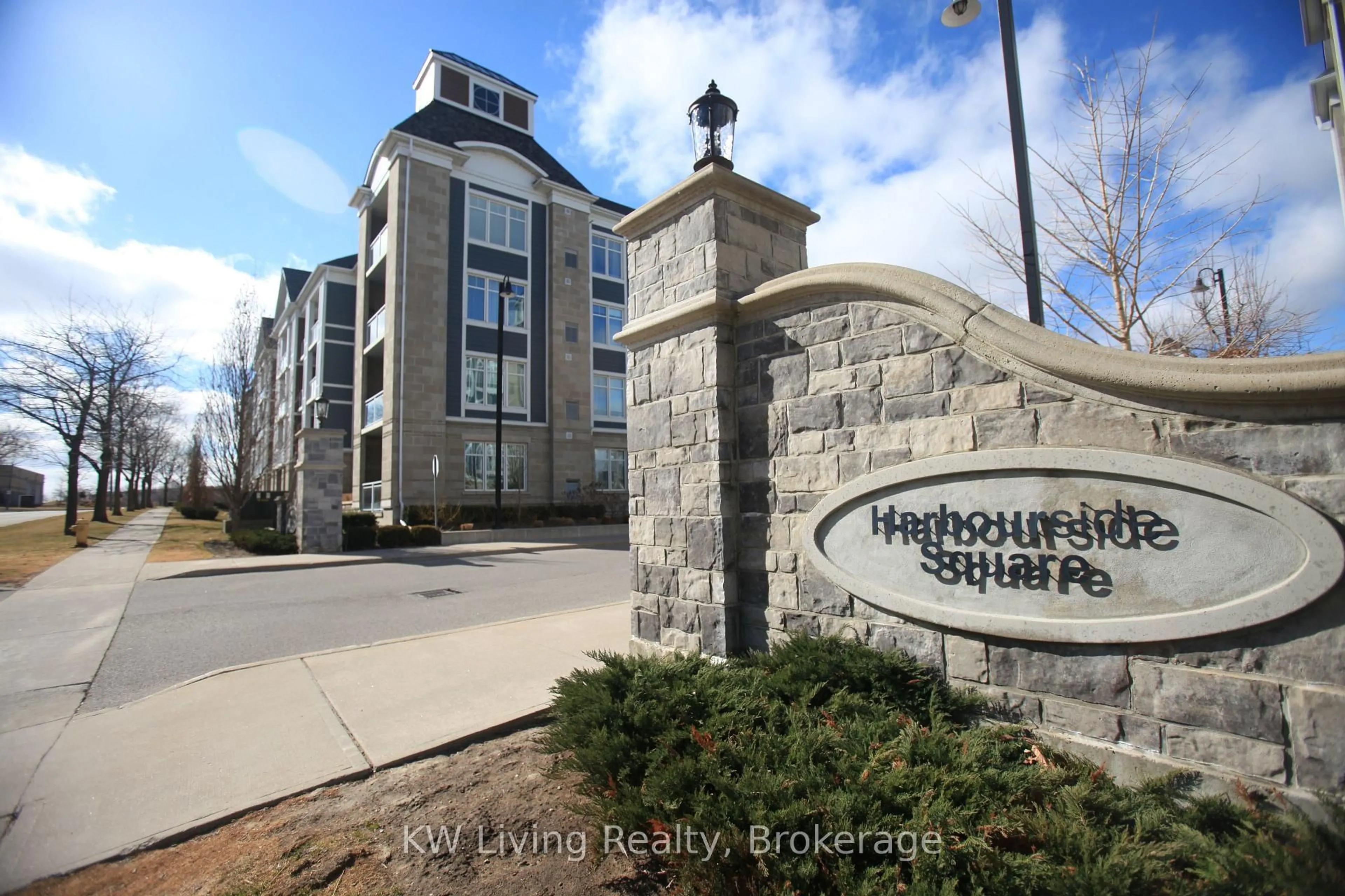Indoor entryway for 650 Gordon St #210, Whitby Ontario L1N 0C1