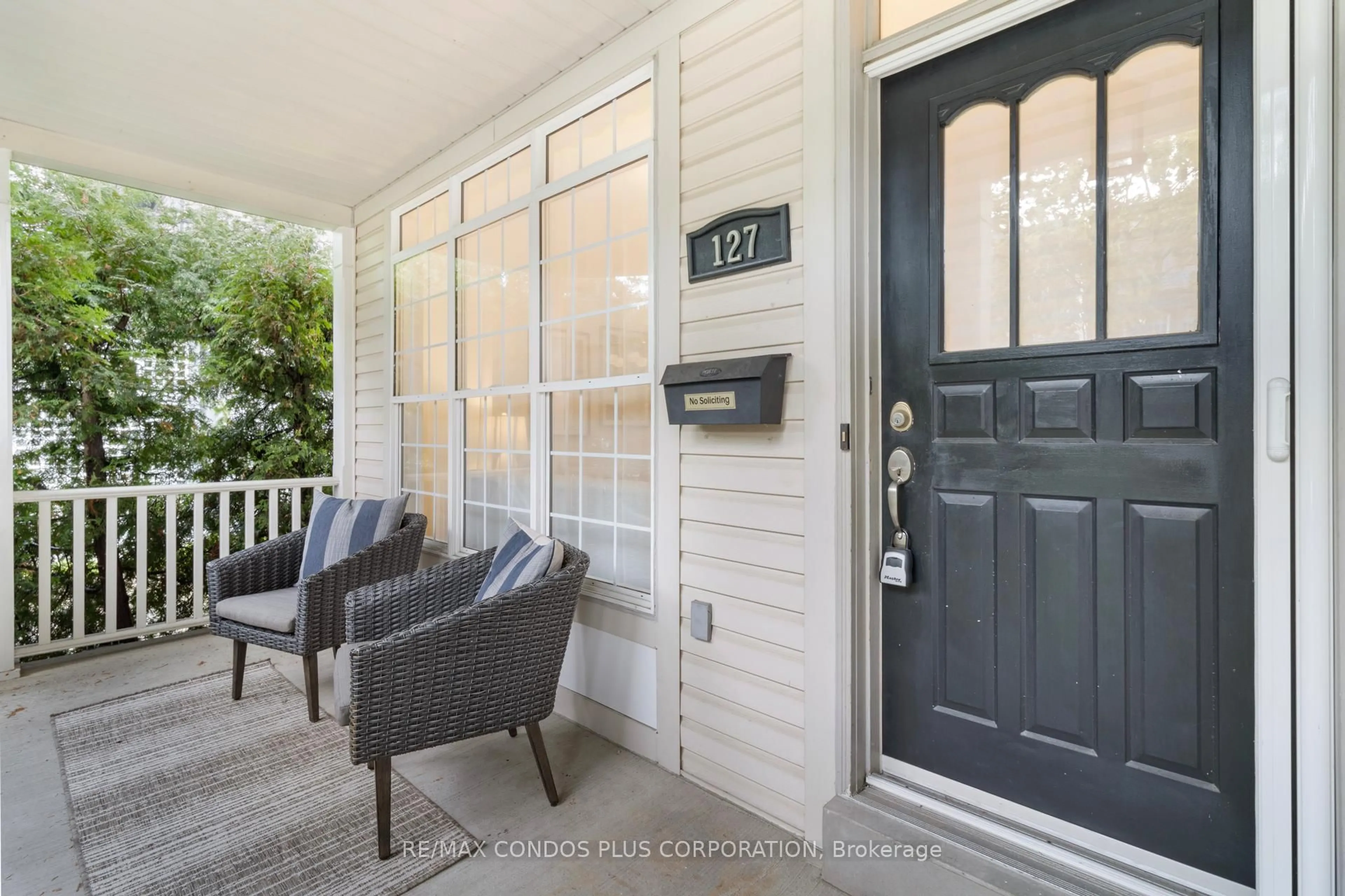 Indoor entryway for 127 Boardwalk Dr, Toronto Ontario M4L 3X9