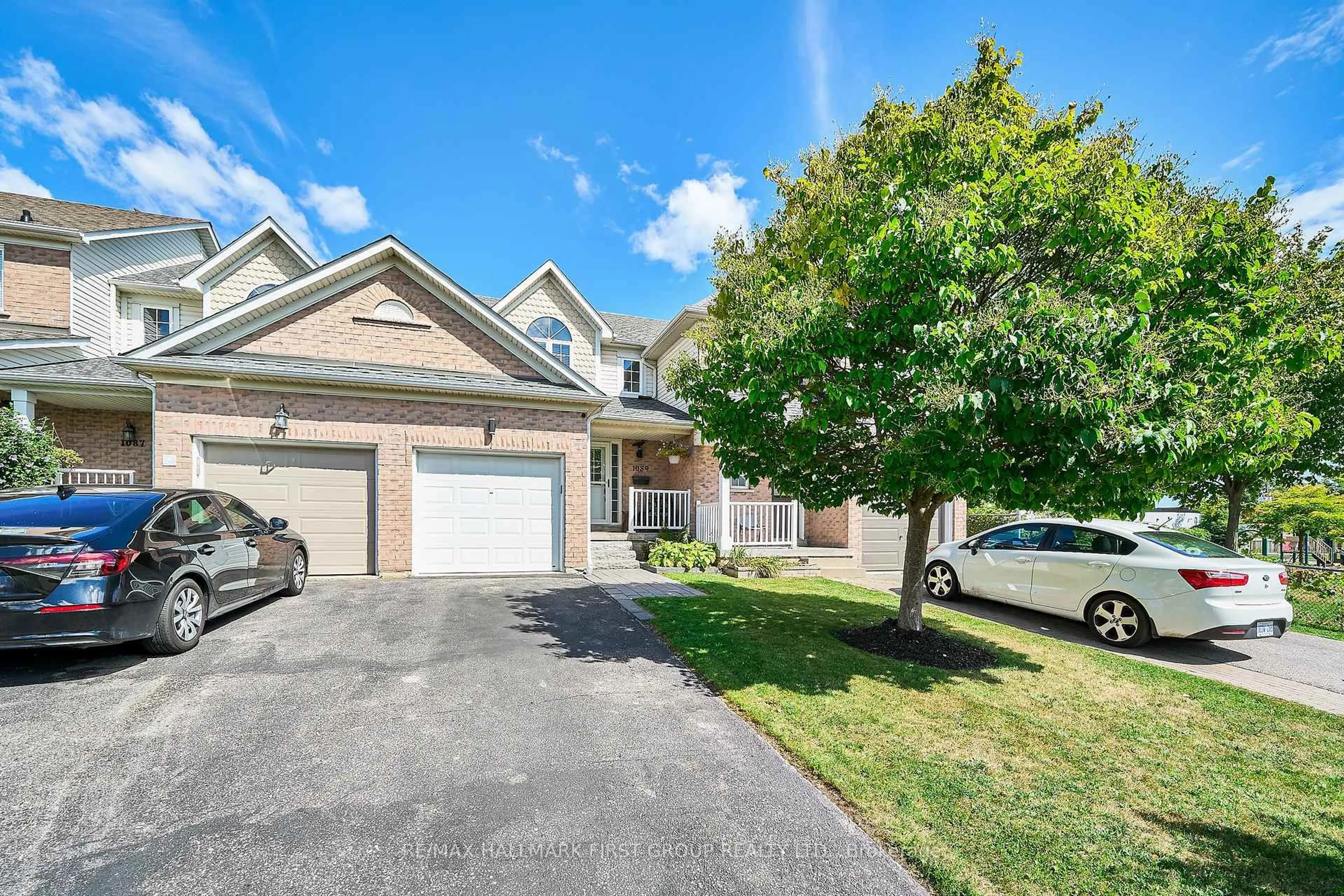 A pic from outside/outdoor area/front of a property/back of a property/a pic from drone, street for 1089 Tilbury St, Oshawa Ontario L1H 8V8