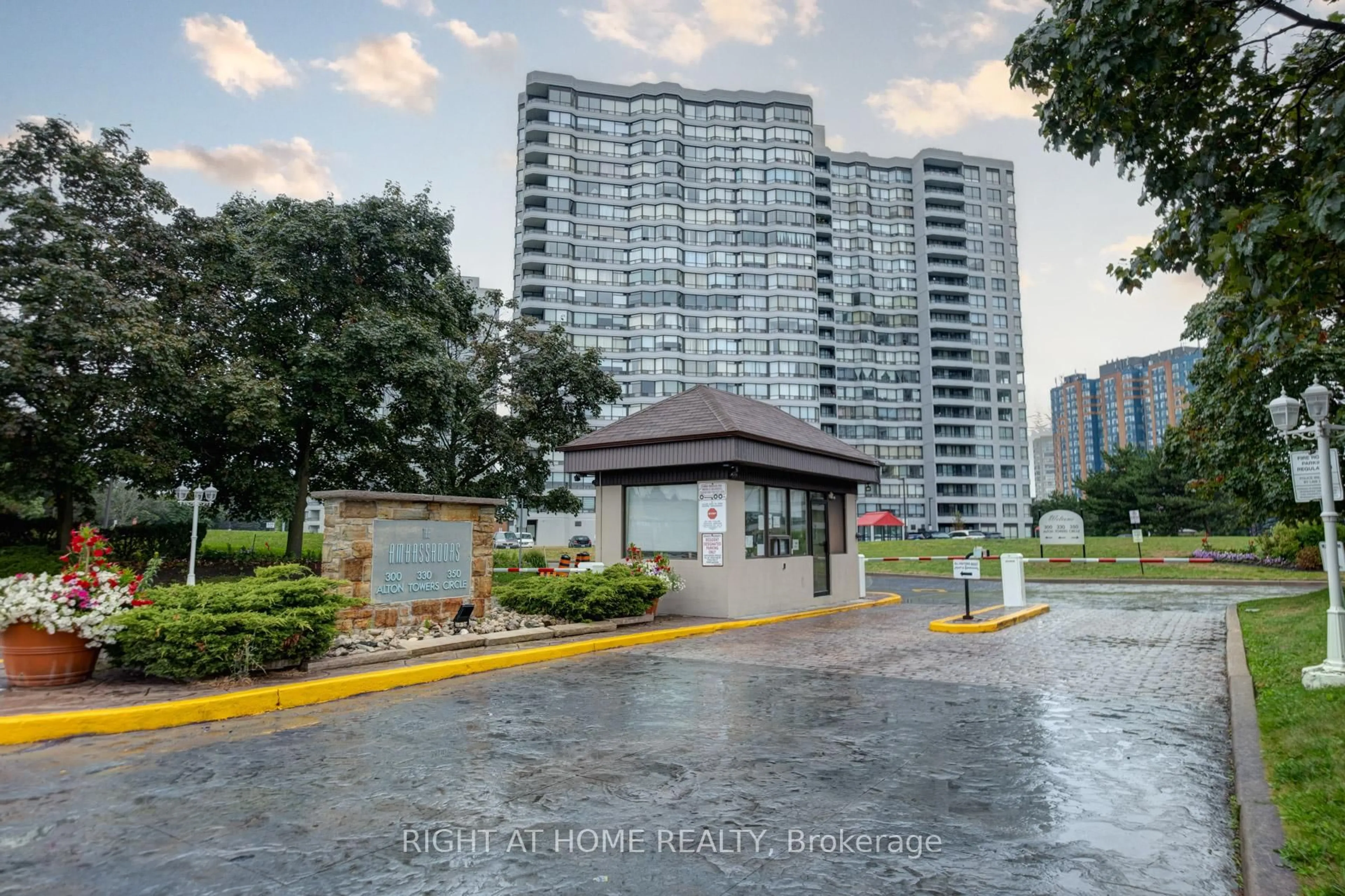 Unknown for 330 Alton Towers Circ #PH201, Toronto Ontario M1V 5H3