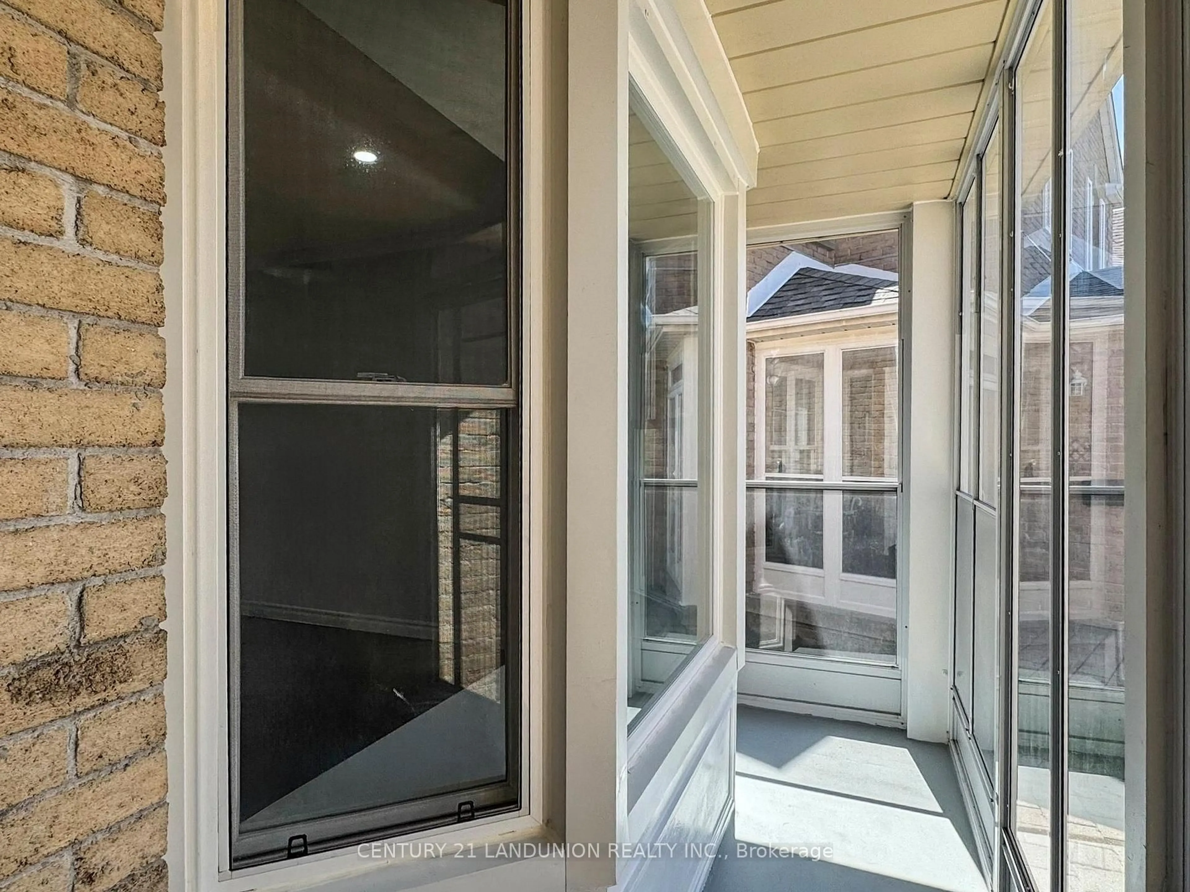Indoor entryway for 25 Bemerton Crt, Toronto Ontario M1V 4P9