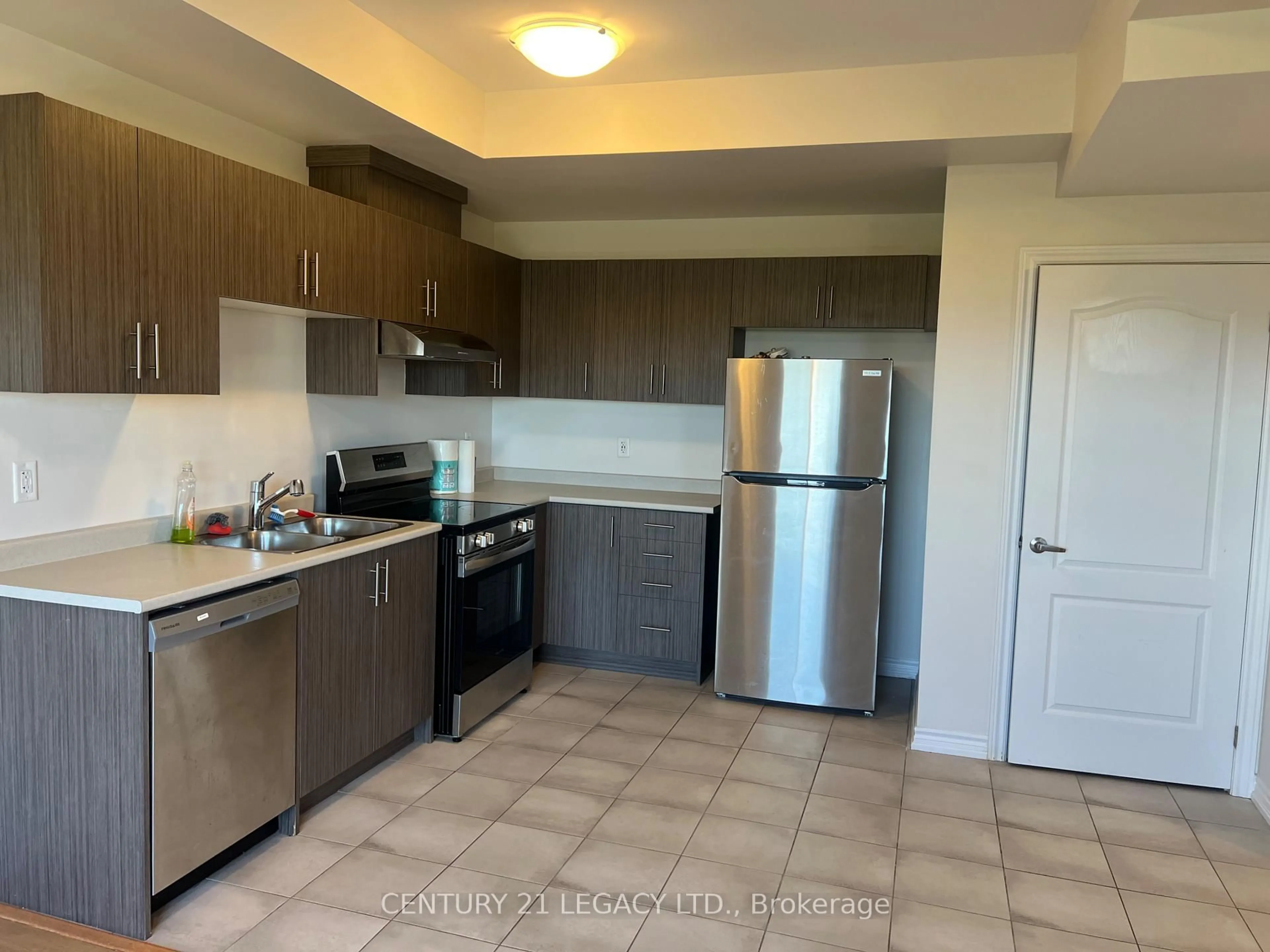 Standard kitchen, unknown for 1530 Bloor St, Clarington Ontario L1E 0G9