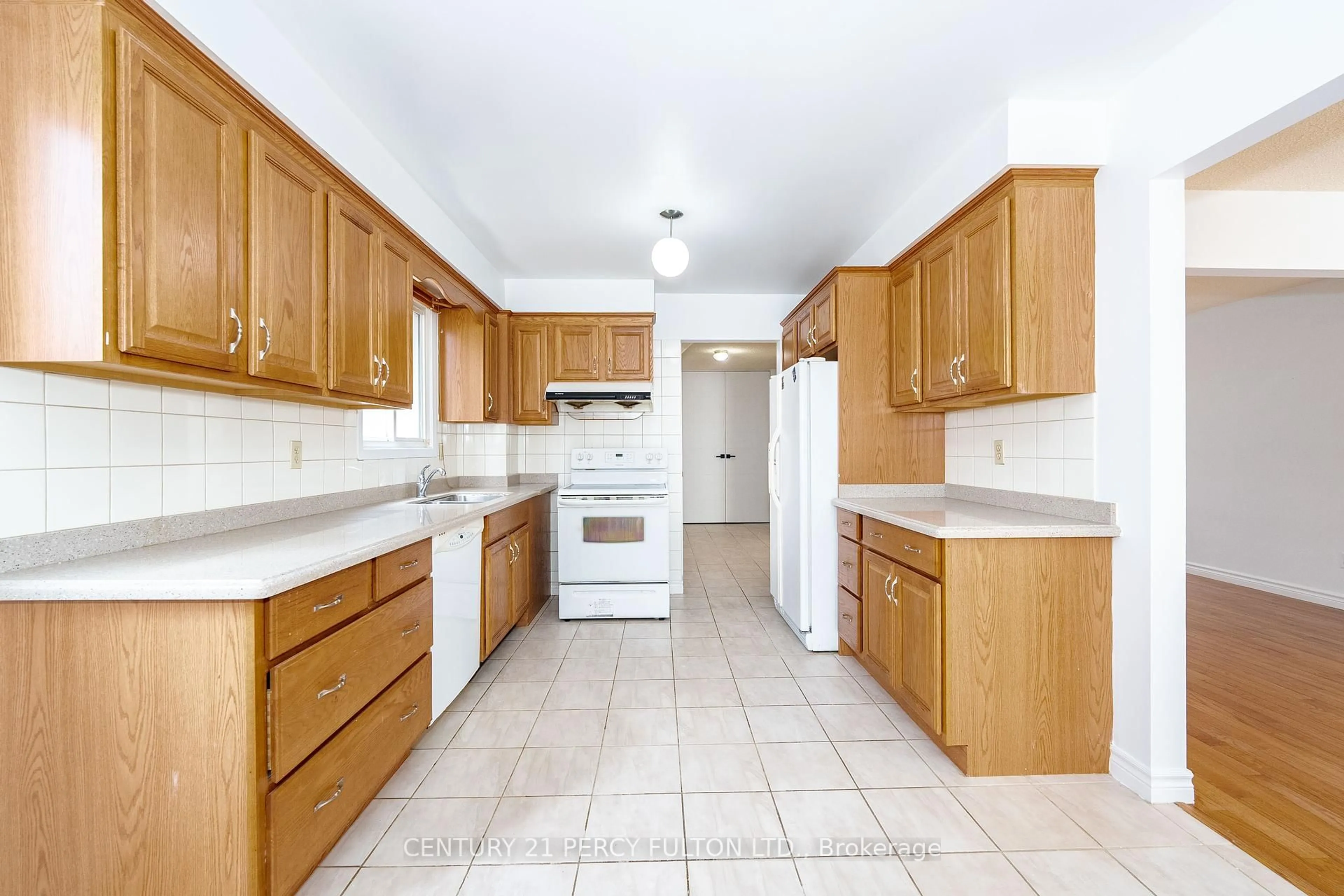Standard kitchen, ceramic/tile floor for 45 Whitley Castle Cres, Toronto Ontario M1V 2P5