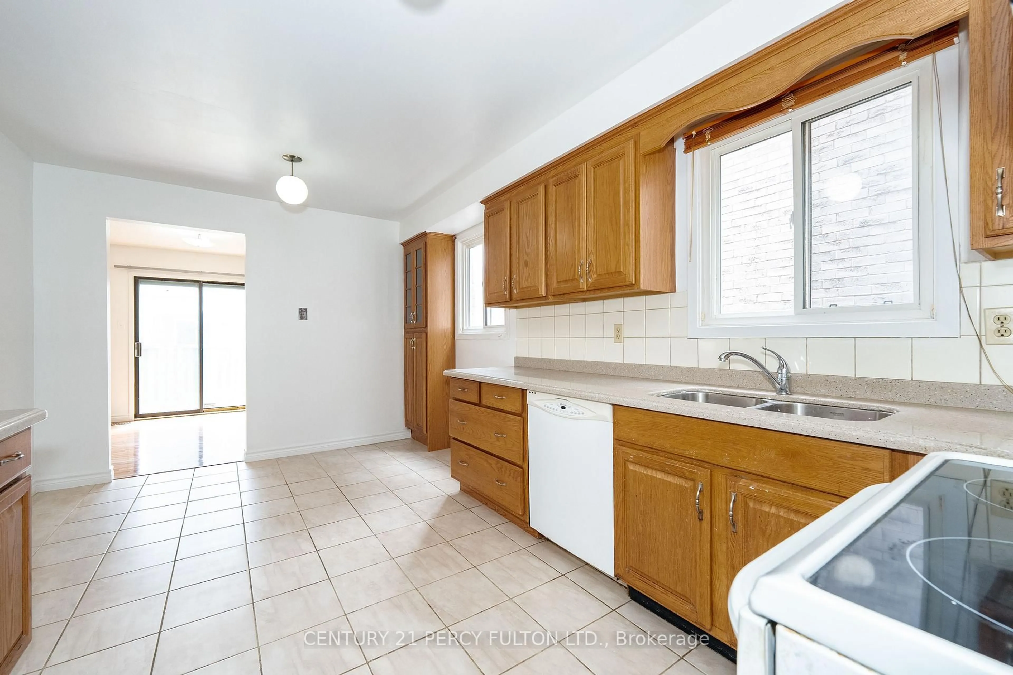 Standard kitchen, ceramic/tile floor for 45 Whitley Castle Cres, Toronto Ontario M1V 2P5