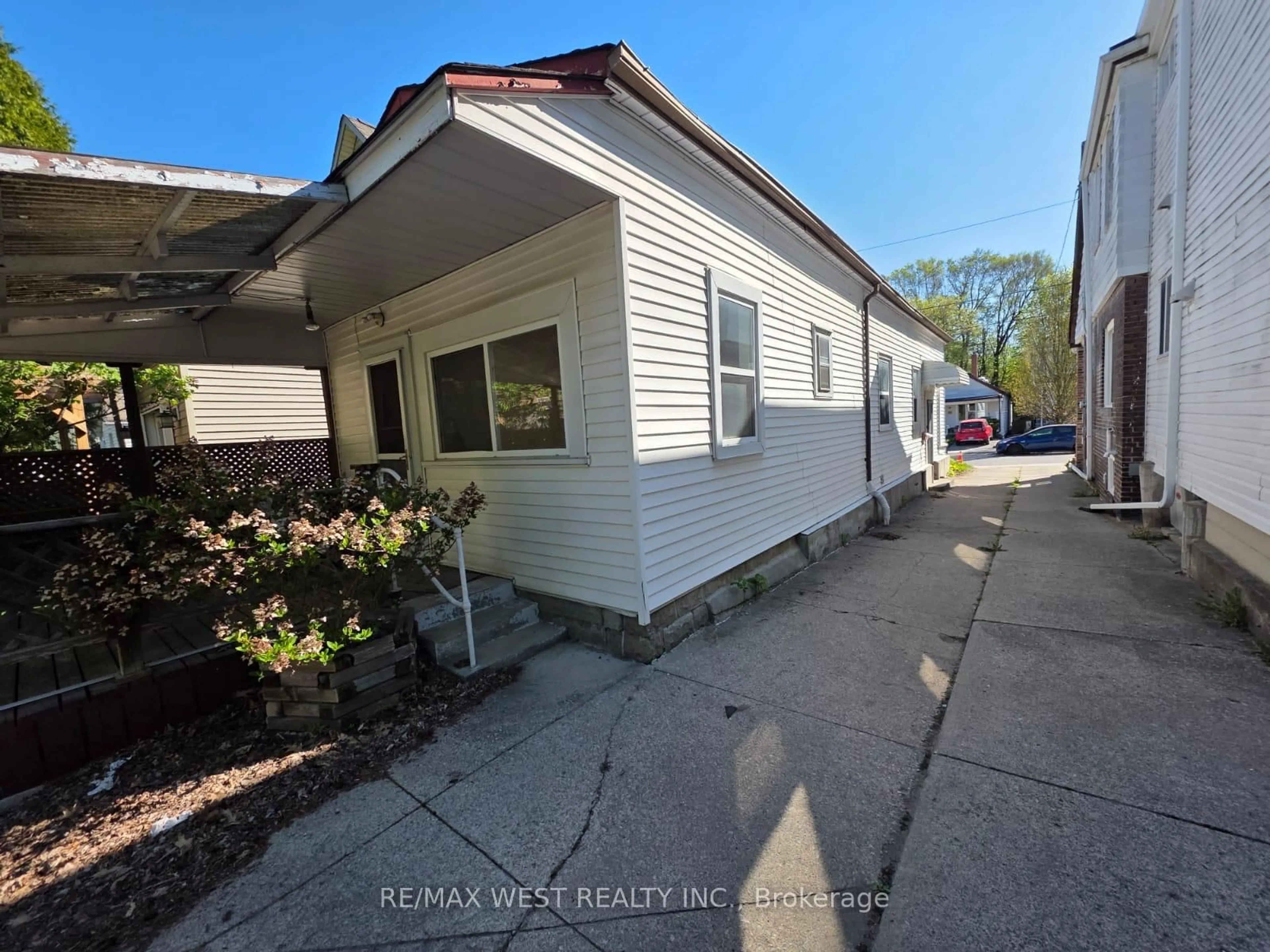 Unknown for 160 King Edward Ave, Toronto Ontario M4C 5J8