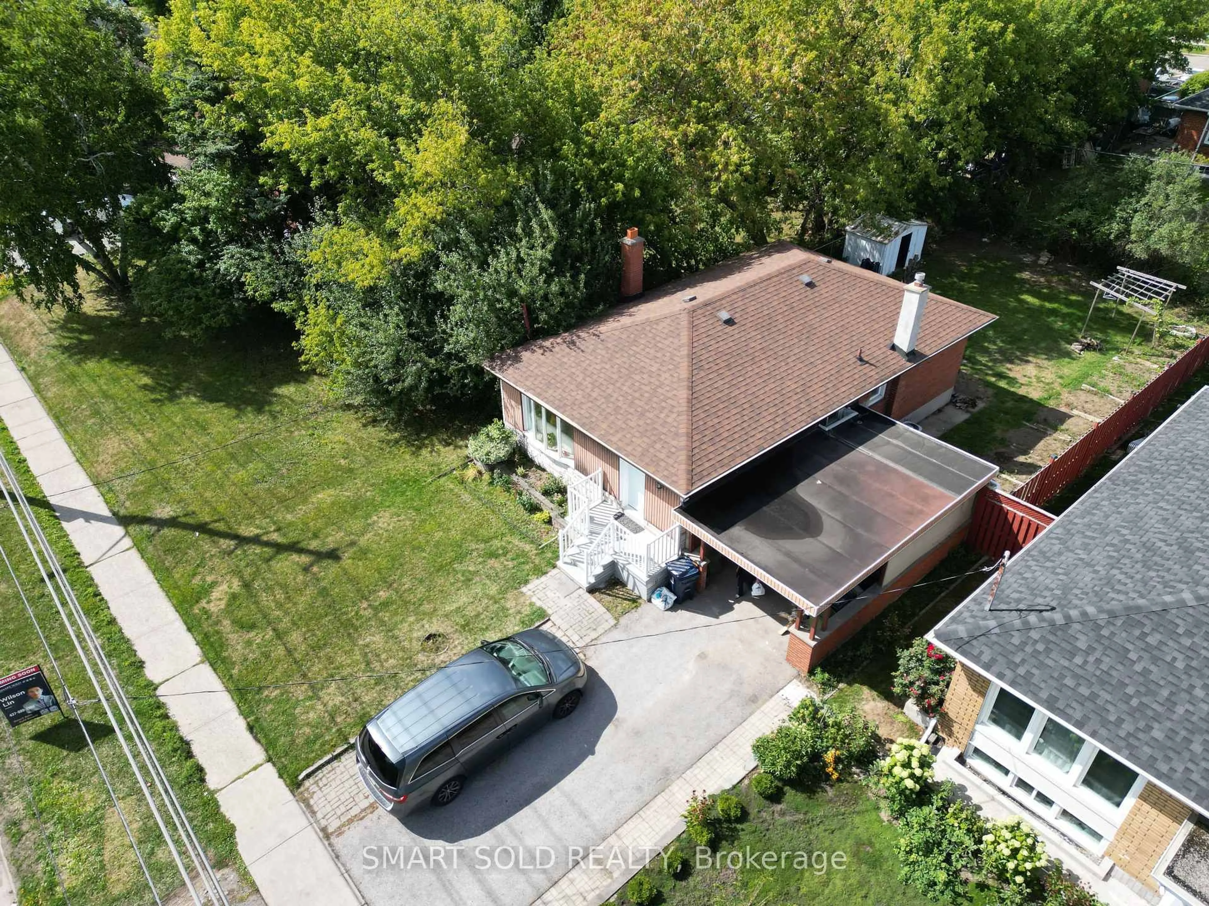 A pic from outside/outdoor area/front of a property/back of a property/a pic from drone, street for 1000 Brimley Rd, Toronto Ontario M1P 3E9