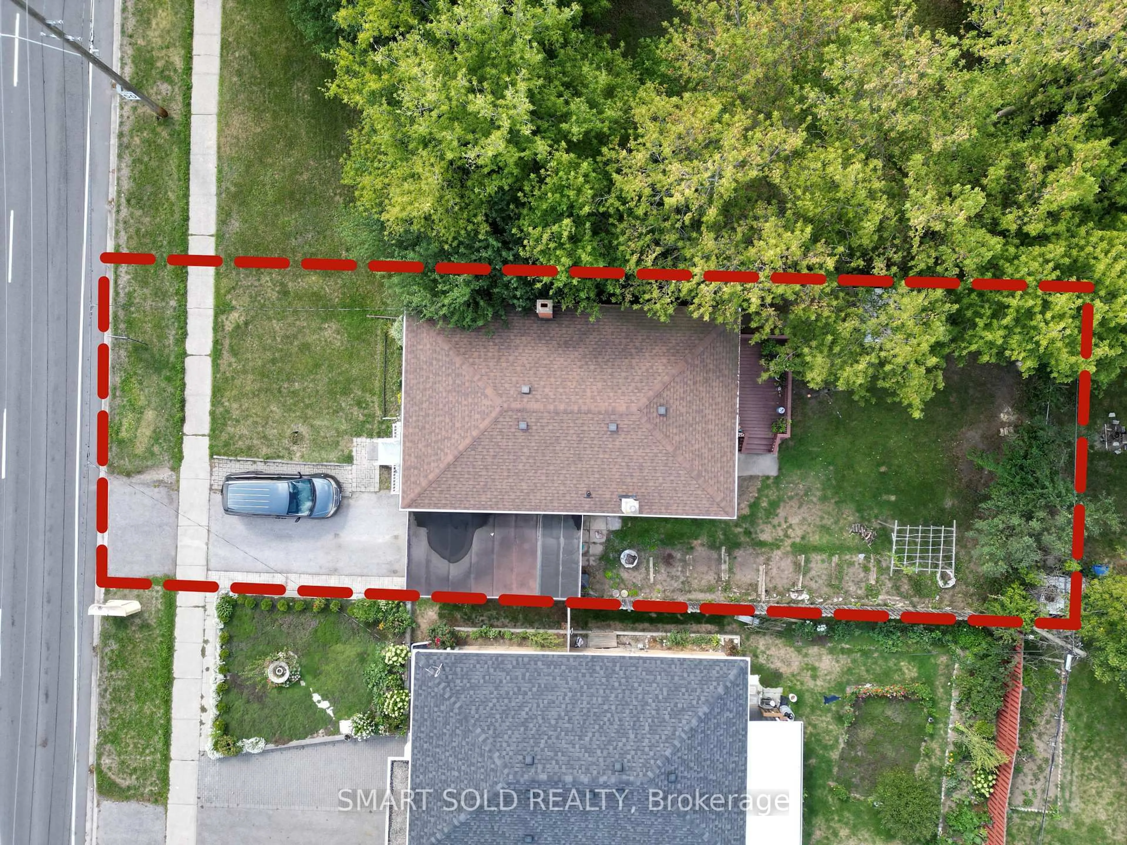 A pic from outside/outdoor area/front of a property/back of a property/a pic from drone, street for 1000 Brimley Rd, Toronto Ontario M1P 3E9