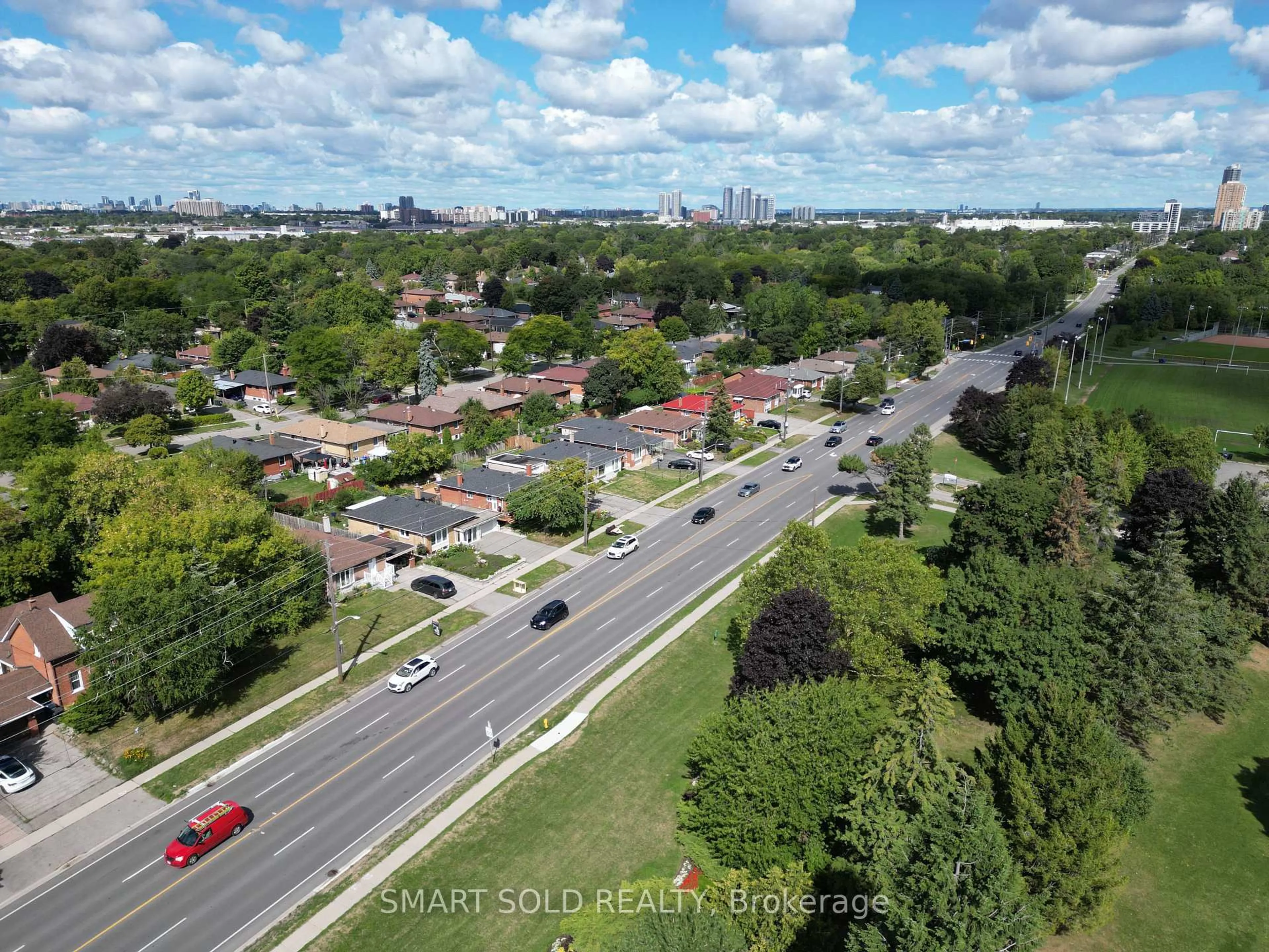 A pic from outside/outdoor area/front of a property/back of a property/a pic from drone, street for 1000 Brimley Rd, Toronto Ontario M1P 3E9