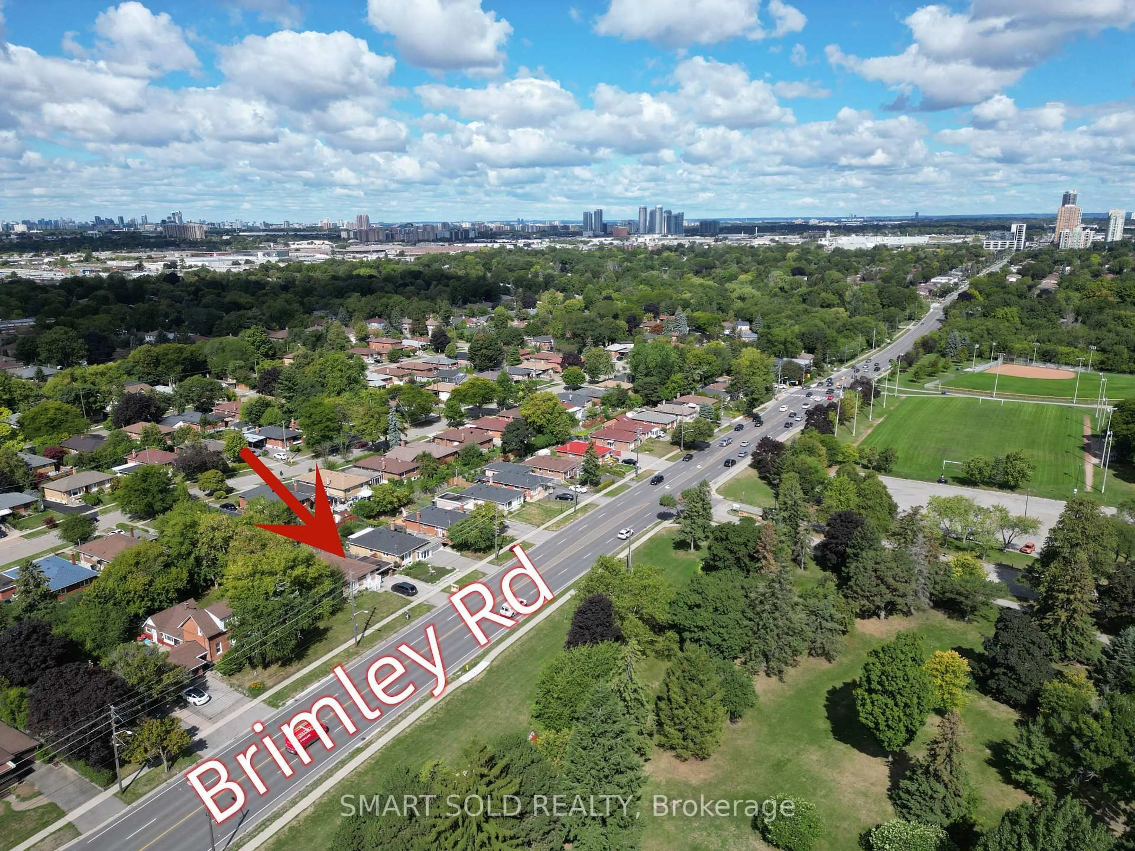 A pic from outside/outdoor area/front of a property/back of a property/a pic from drone, city buildings view from balcony for 1000 Brimley Rd, Toronto Ontario M1P 3E9