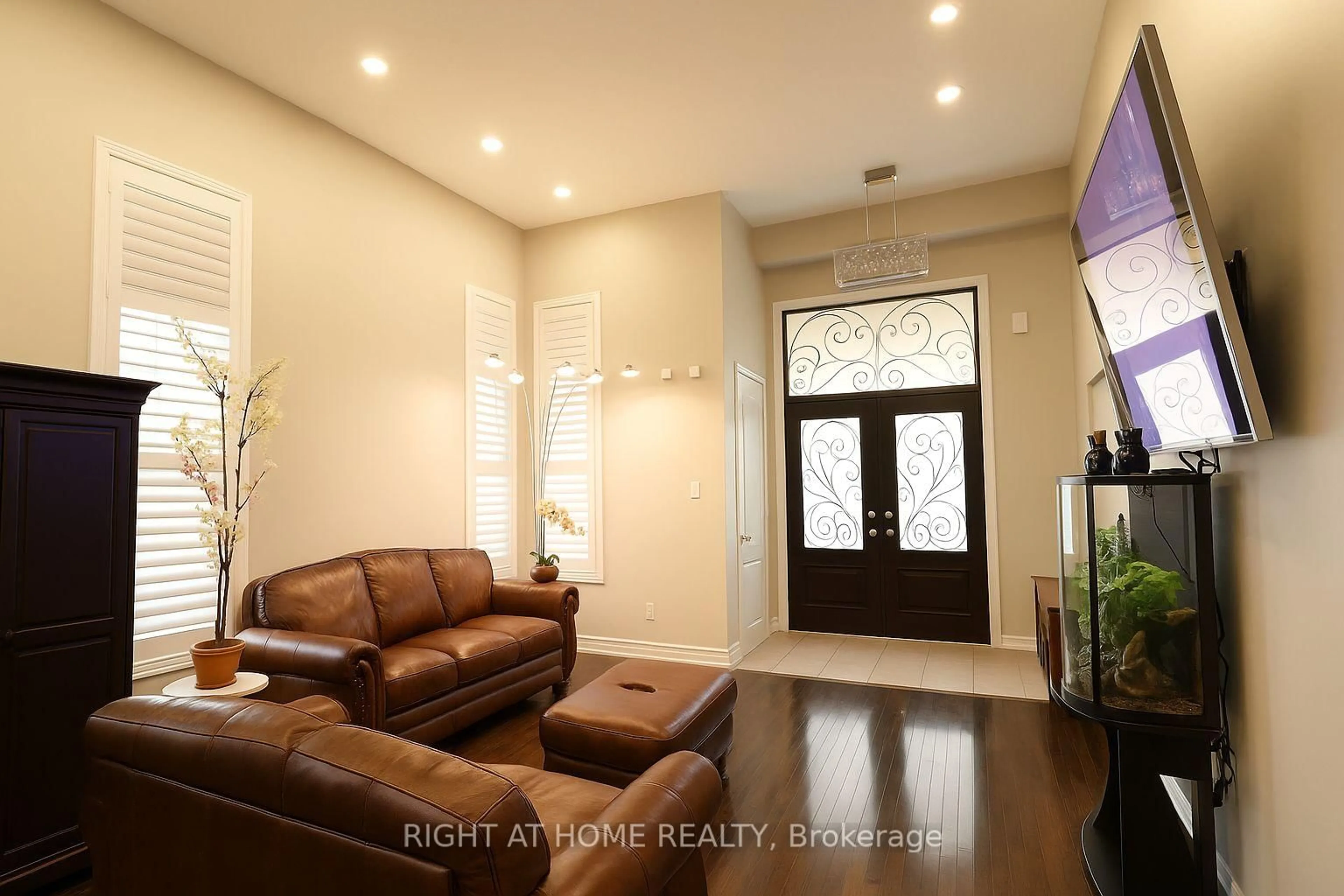 Indoor entryway for 42 Shepstone Dr, Ajax Ontario L1Z 0A5