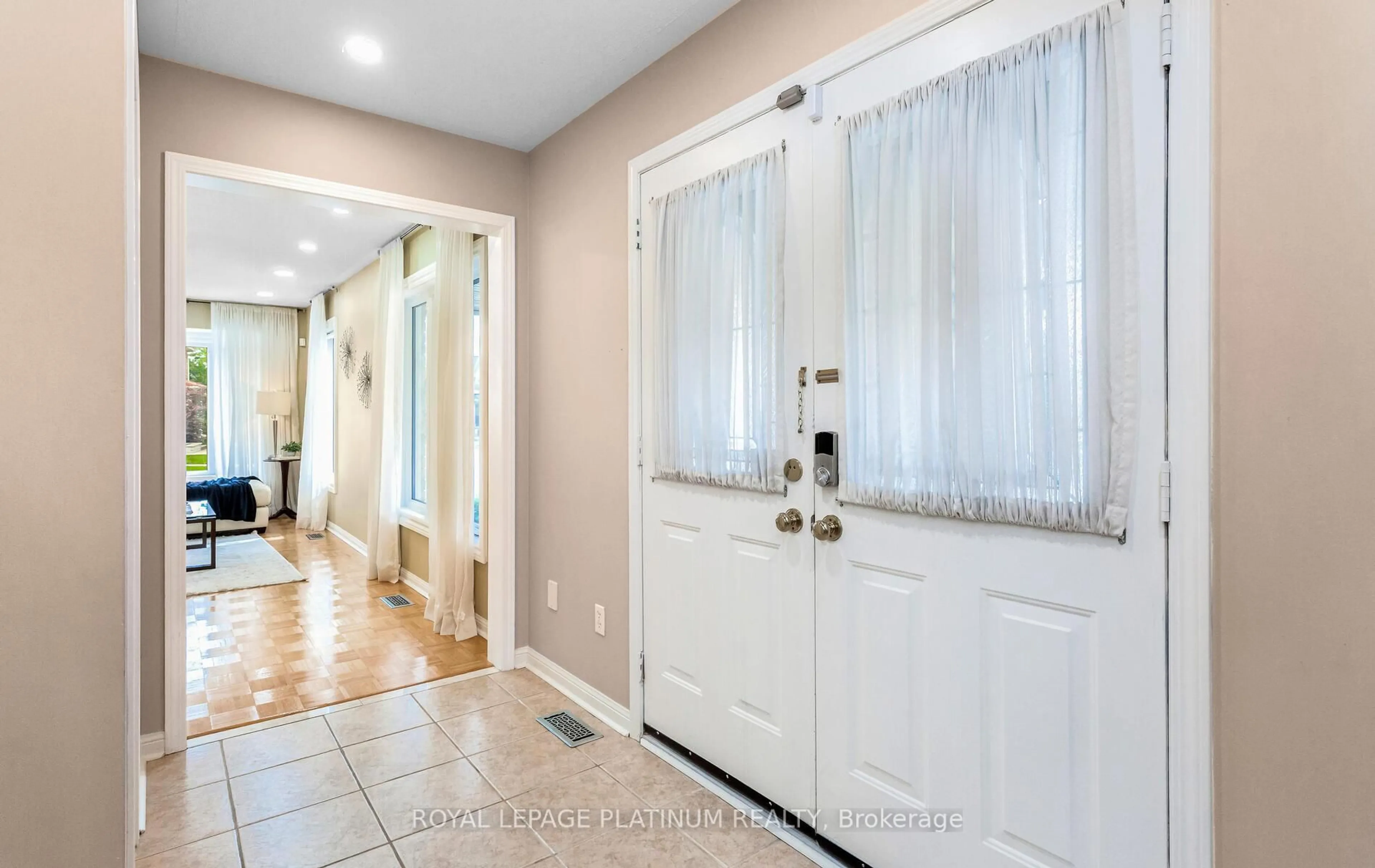 Indoor entryway for 4 Skipperhill Cres, Toronto Ontario M1X 1W2