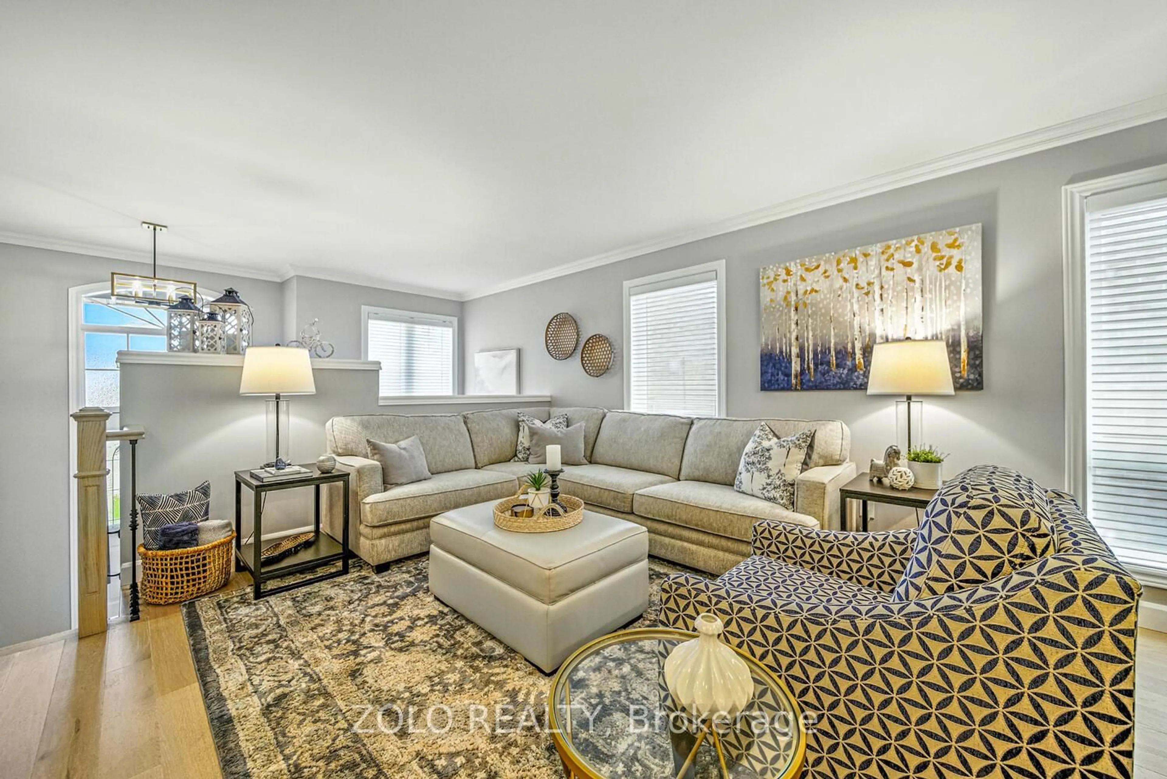 Living room with furniture, carpet floor for 13 Glen Eagles Dr, Clarington Ontario L1E 3C8