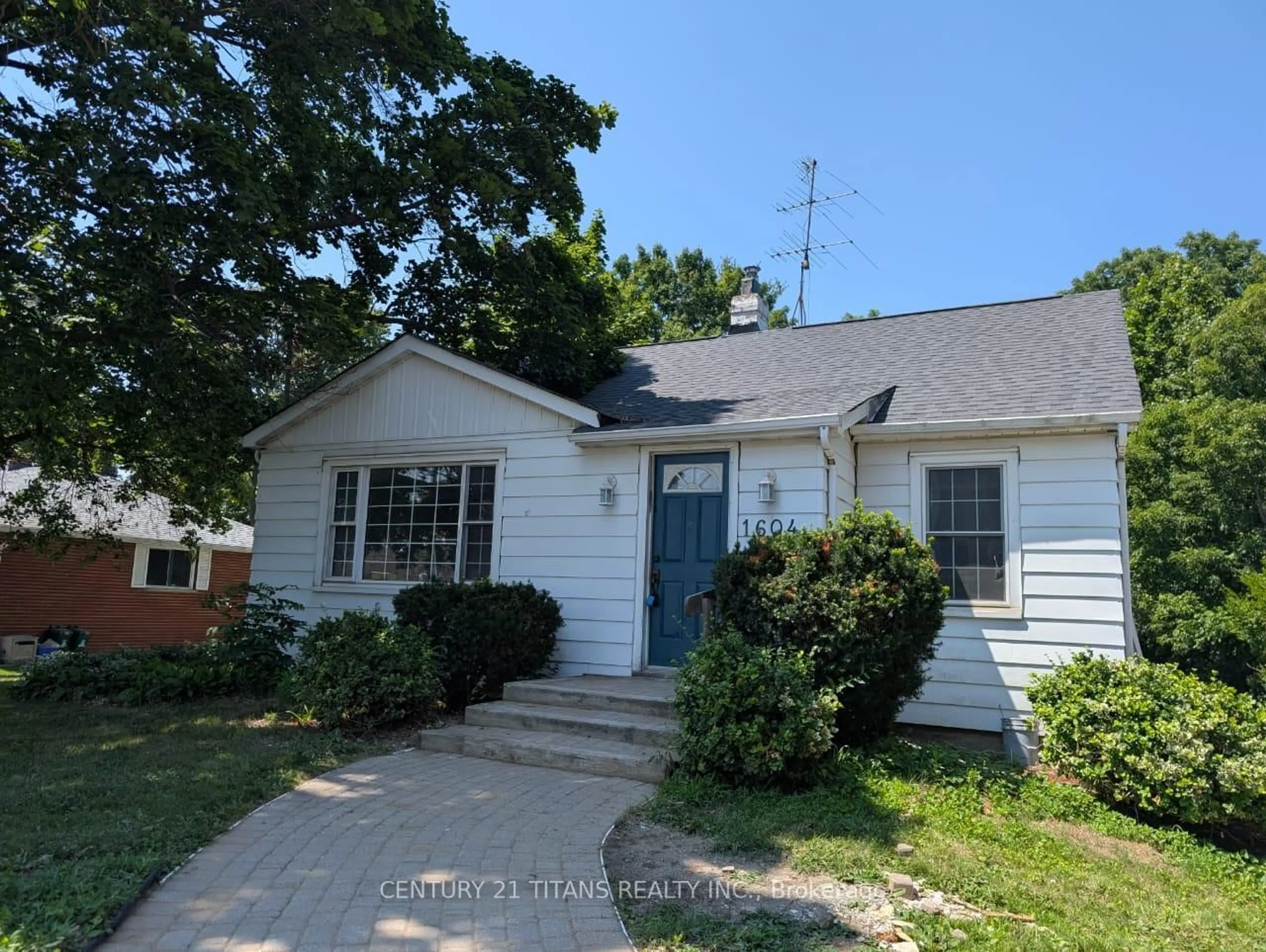 Home with vinyl exterior material, street for 1604 Hwy 2 Rd, Clarington Ontario L1E 2R7