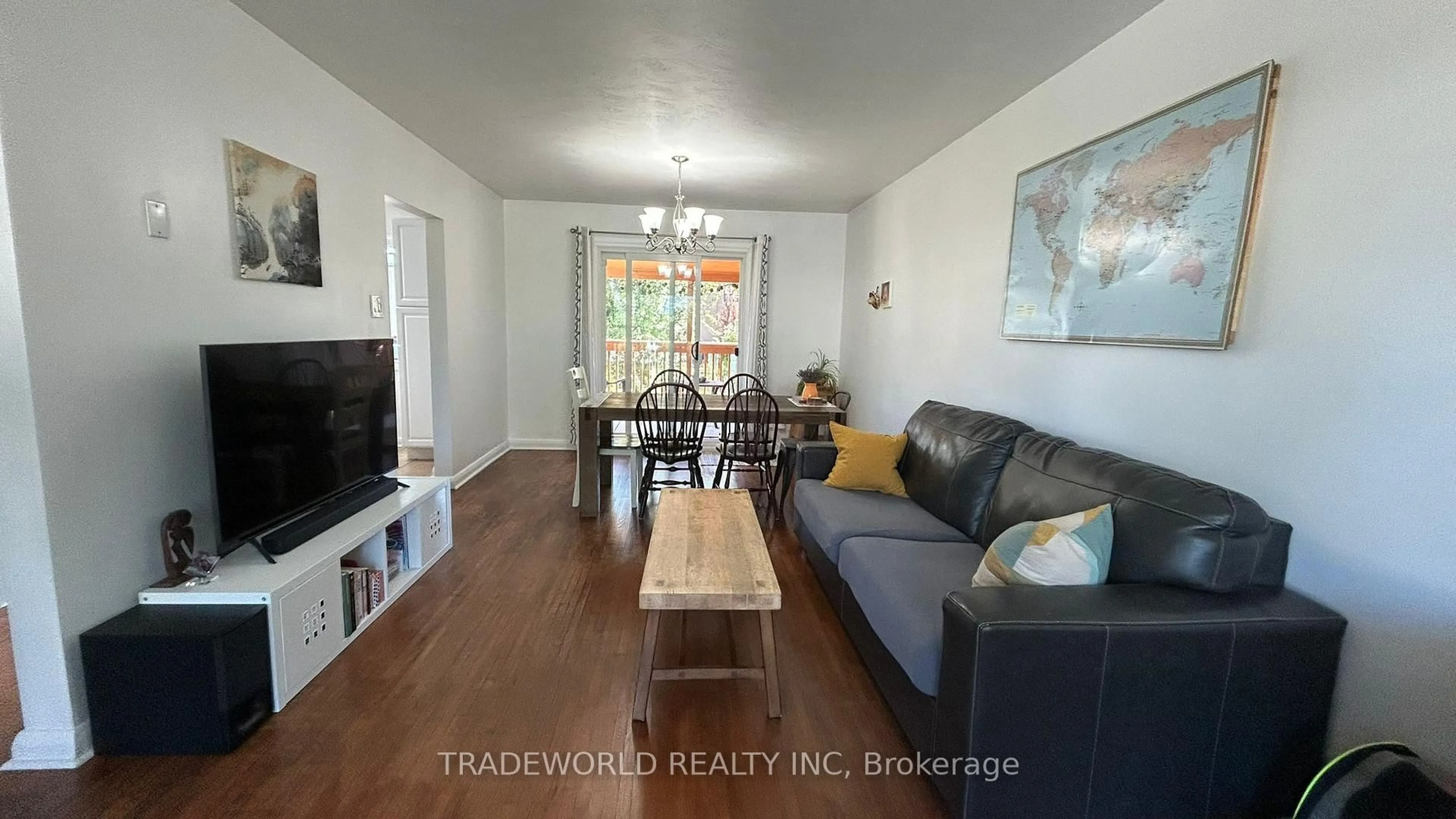Living room with furniture, wood/laminate floor for 5 Woodfern Dr, Toronto Ontario M1K 2L2