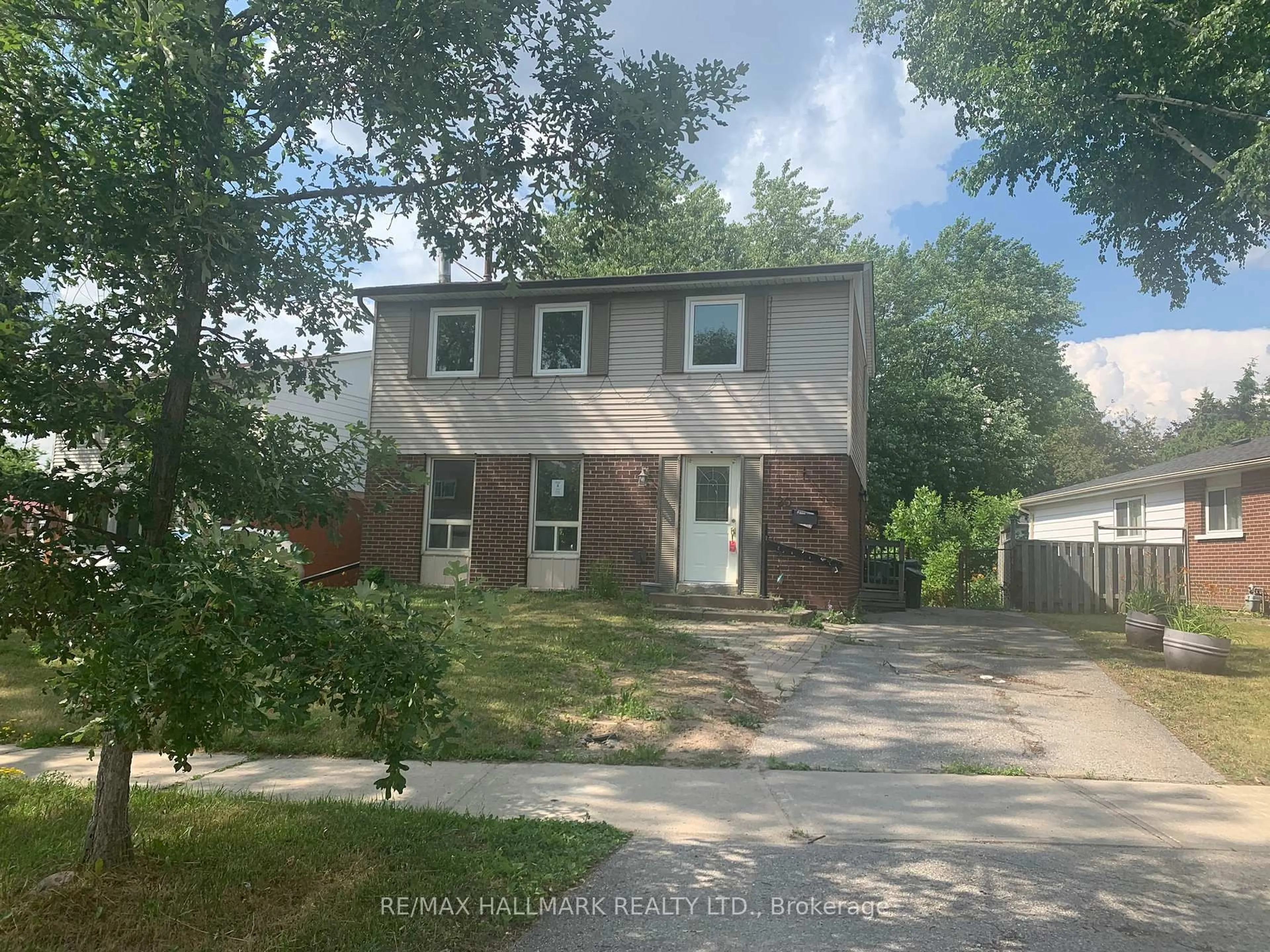 A pic from outside/outdoor area/front of a property/back of a property/a pic from drone, street for 20 Snowball Cres, Toronto Ontario M1B 1R8