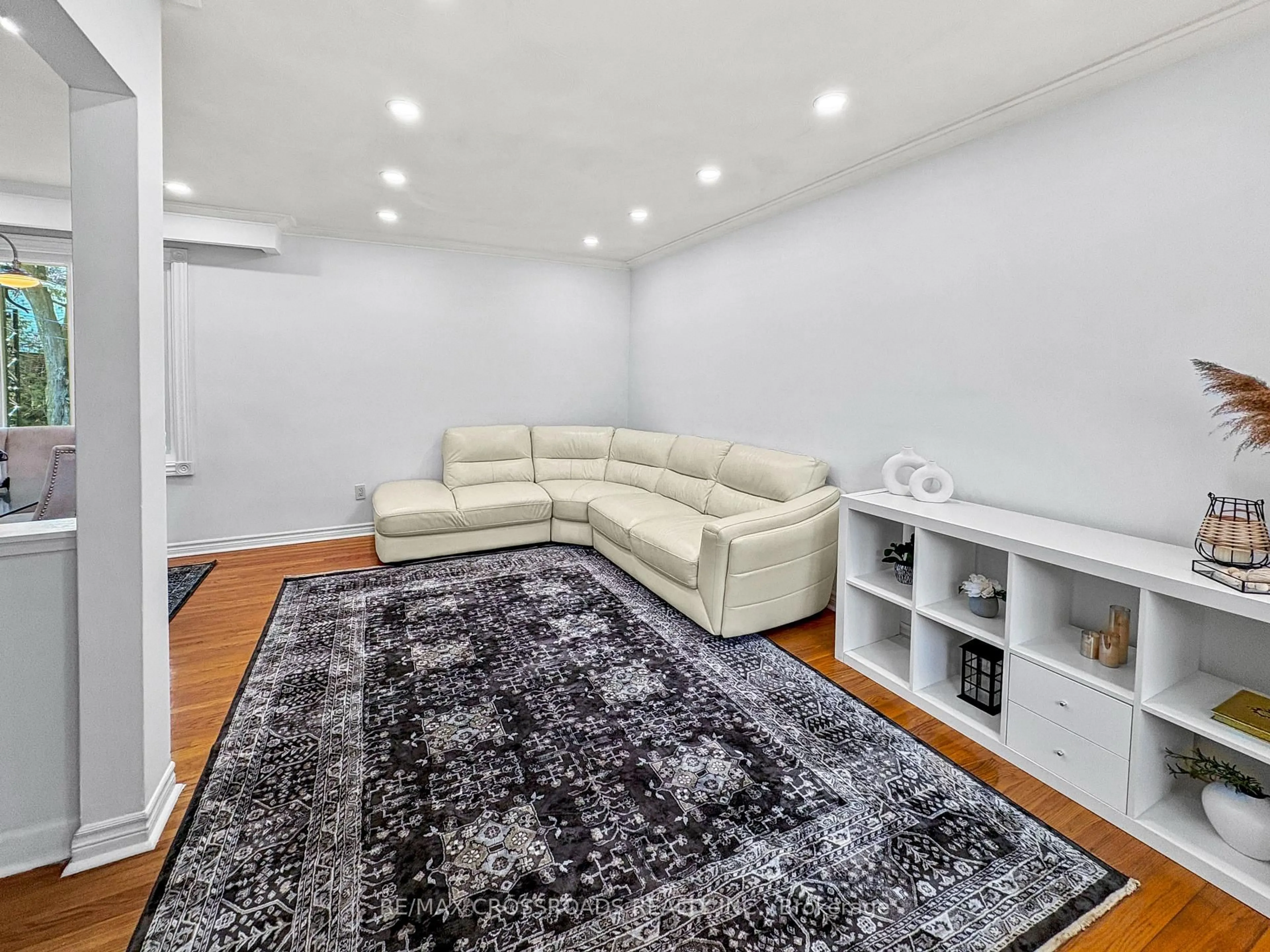 Living room with furniture, carpet floor for 46 Ronway Cres, Toronto Ontario M1J 2S2