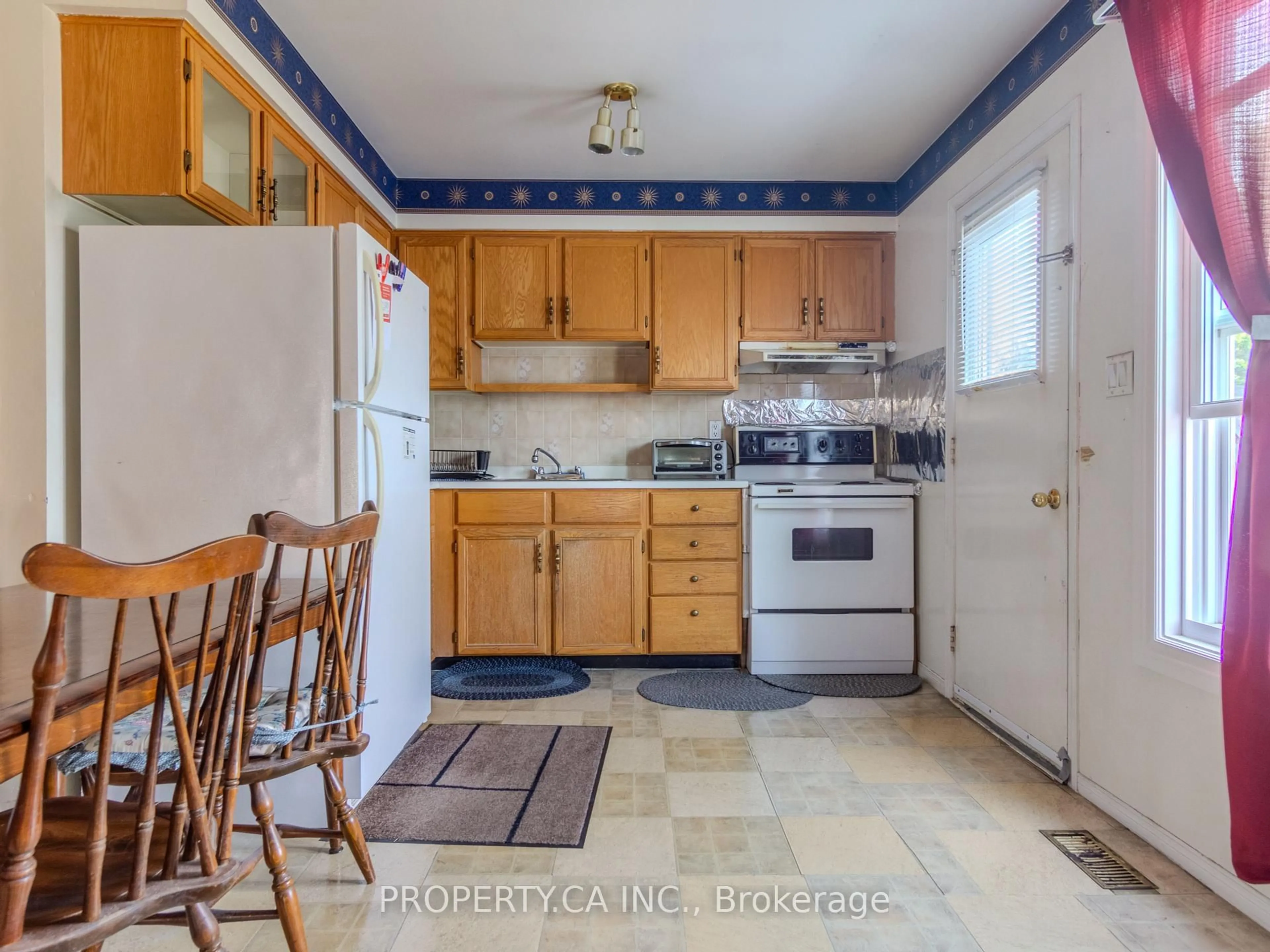 Standard kitchen, ceramic/tile floor for 1415 Noel Crt, Oshawa Ontario L1J 8A7