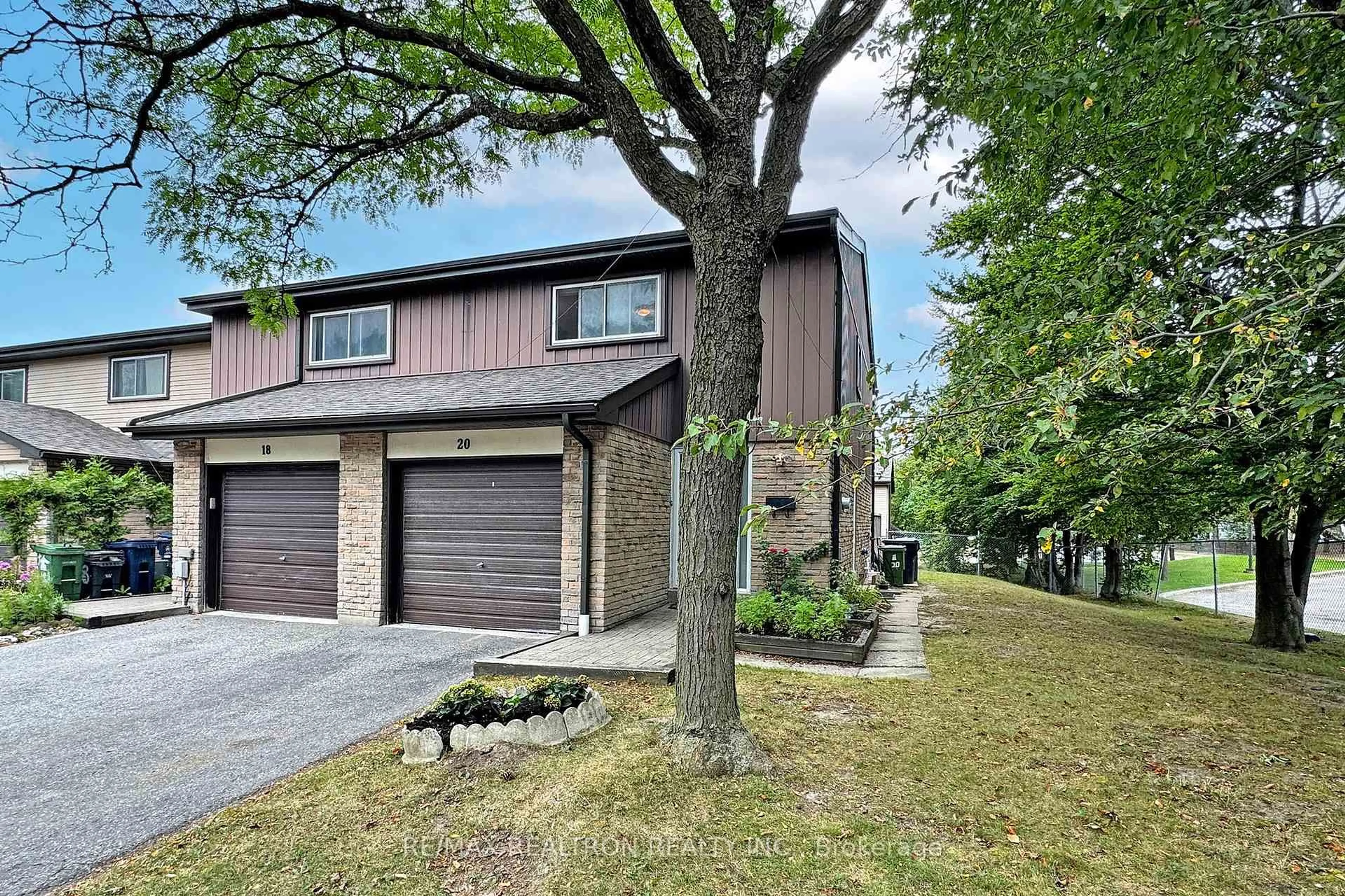 Home with brick exterior material, street for 1121 Sandhurst Circ #20, Toronto Ontario M1V 1V4