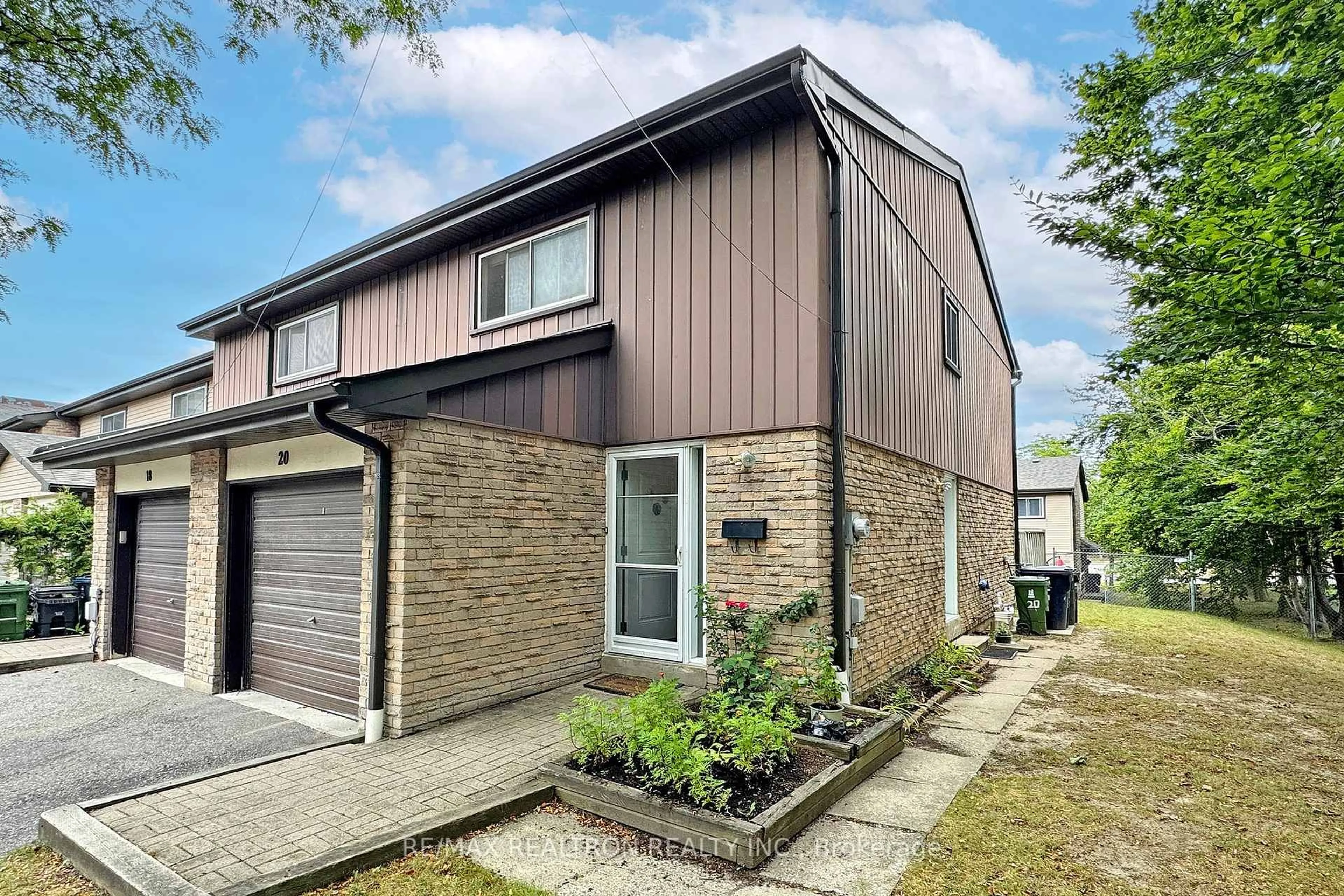 Home with brick exterior material, street for 1121 Sandhurst Circ #20, Toronto Ontario M1V 1V4