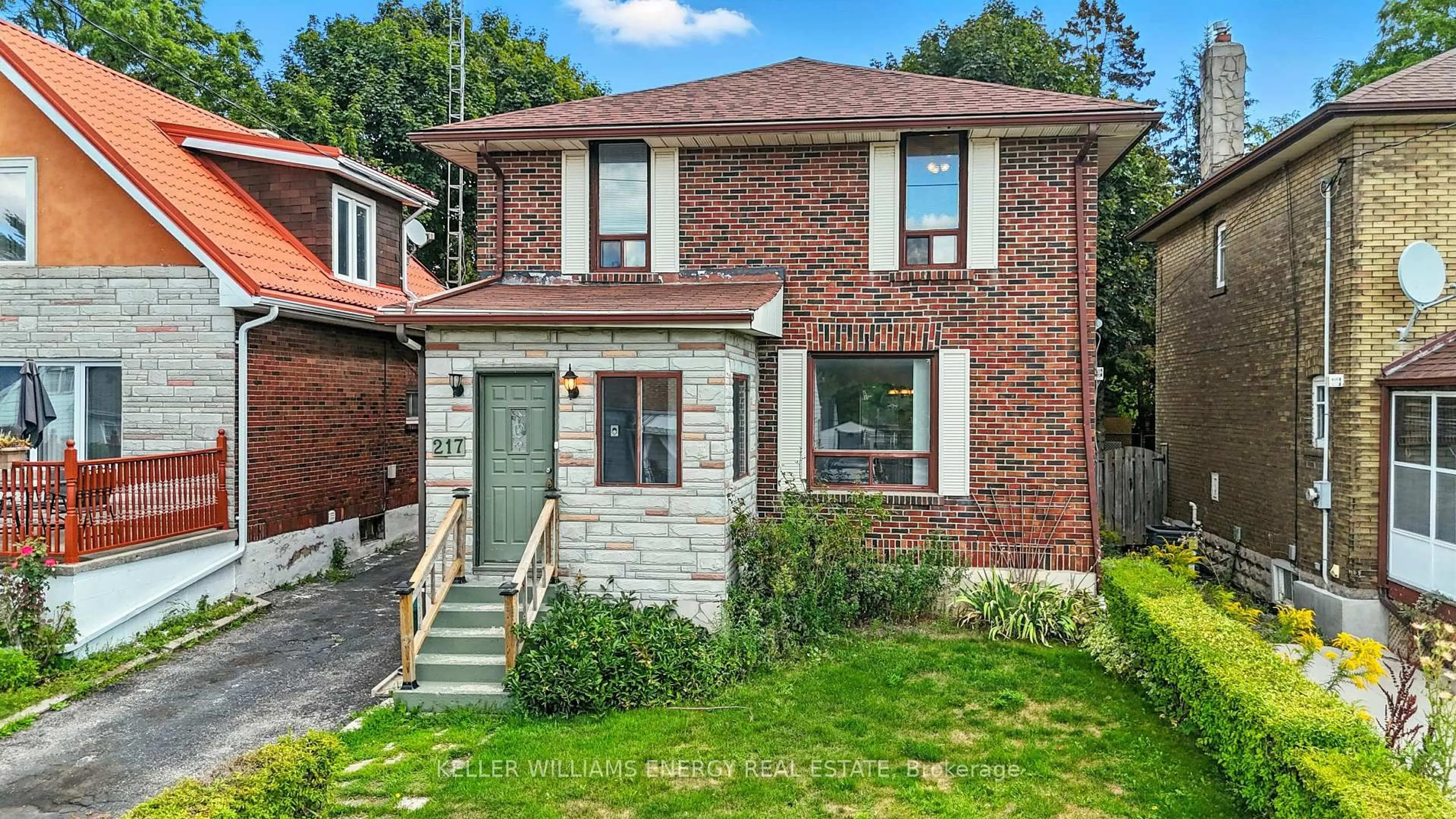 Home with brick exterior material, street for 217 Drew St, Oshawa Ontario L1H 5A4