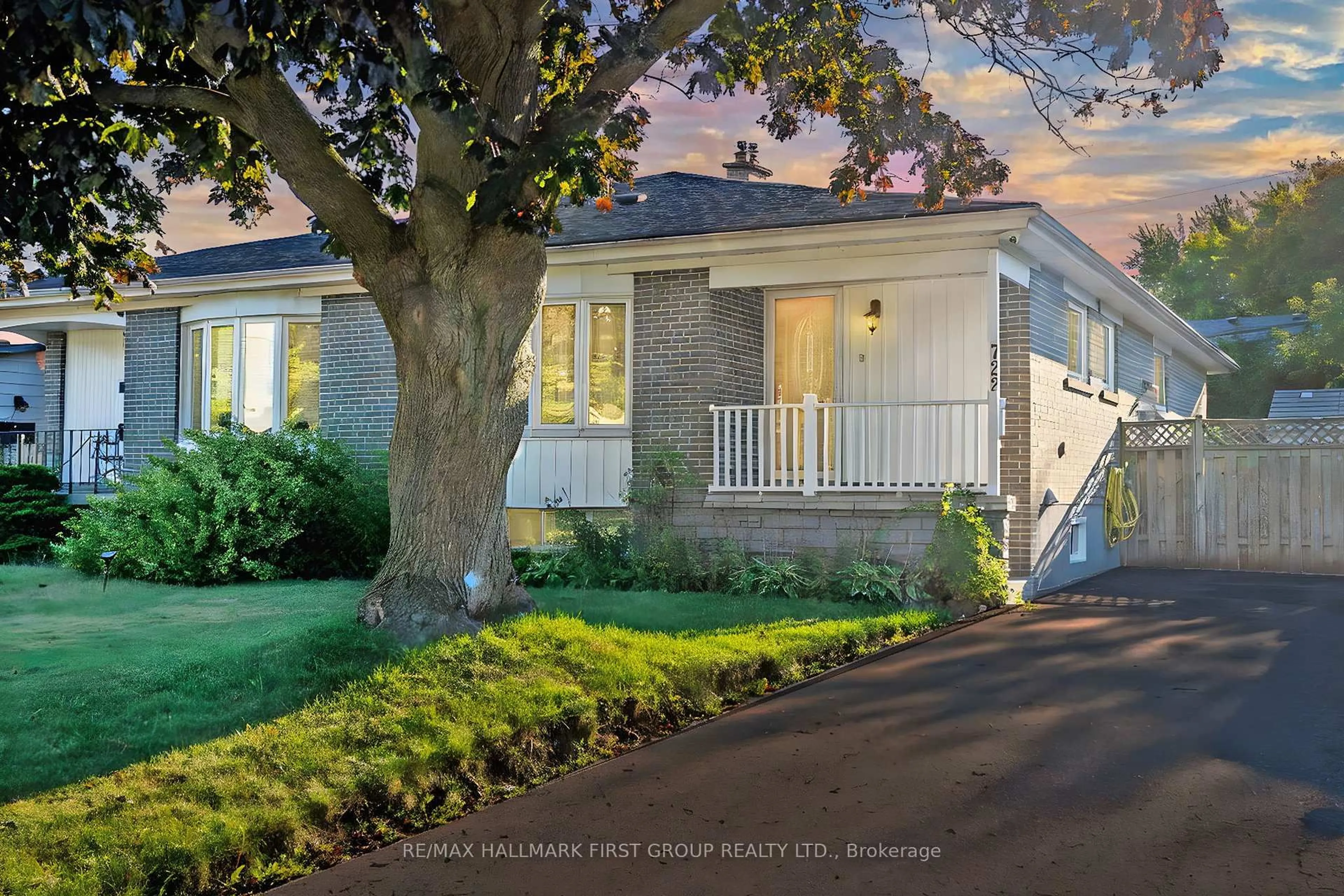Unknown for 722 Balaton Ave, Pickering Ontario L1W 1W4