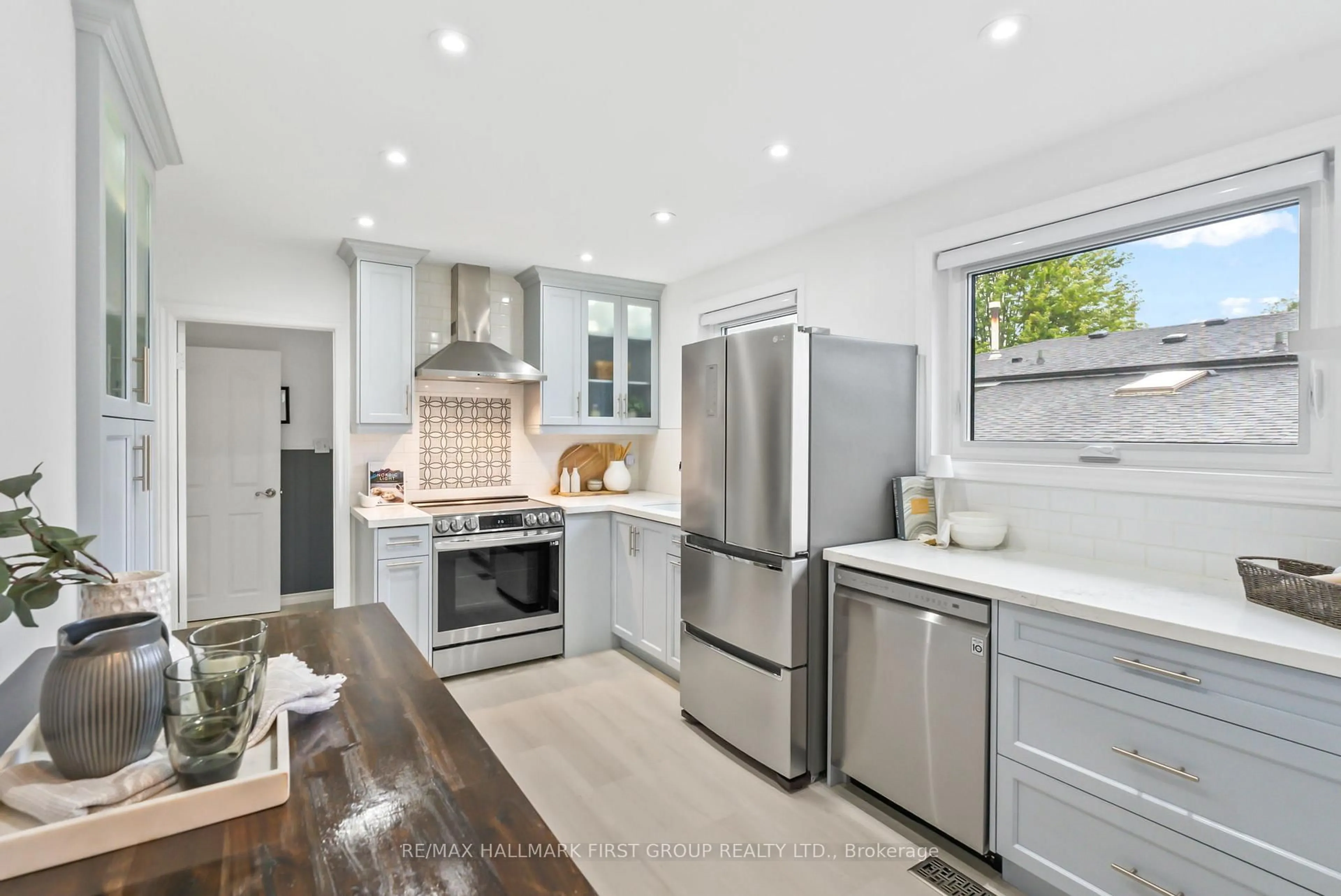 Open concept kitchen, ceramic/tile floor for 722 Balaton Ave, Pickering Ontario L1W 1W4