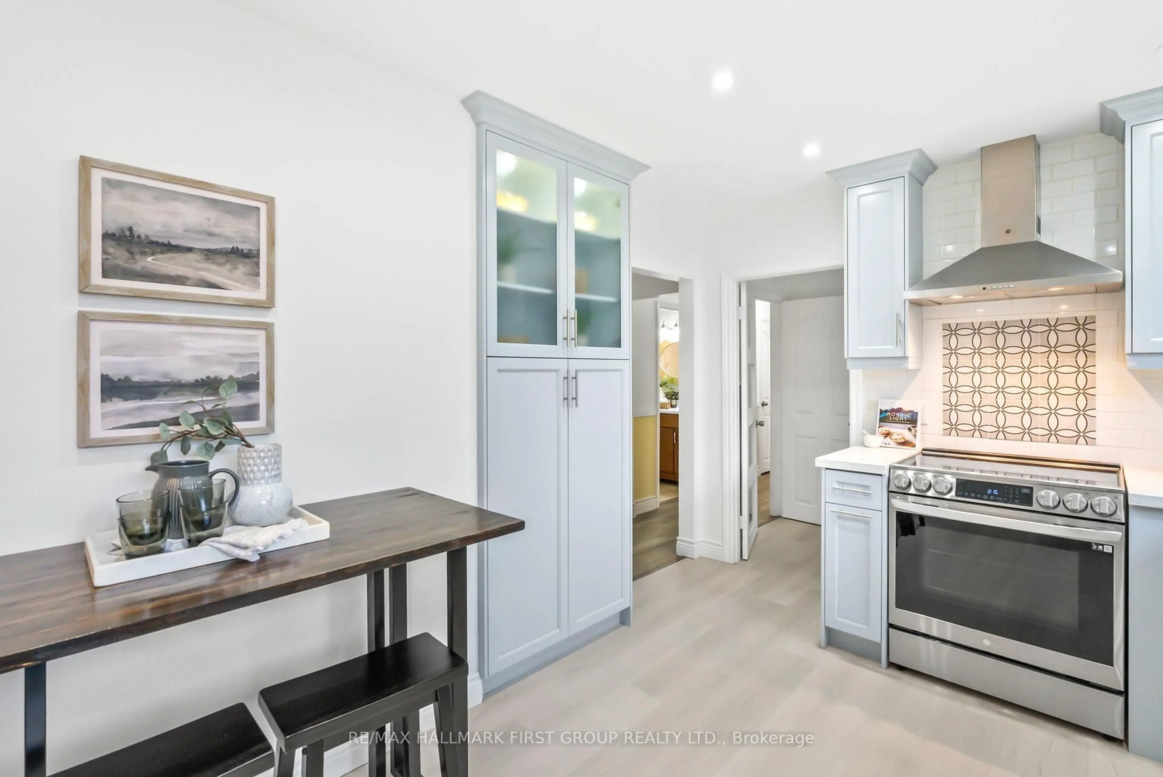 Open concept kitchen, ceramic/tile floor for 722 Balaton Ave, Pickering Ontario L1W 1W4