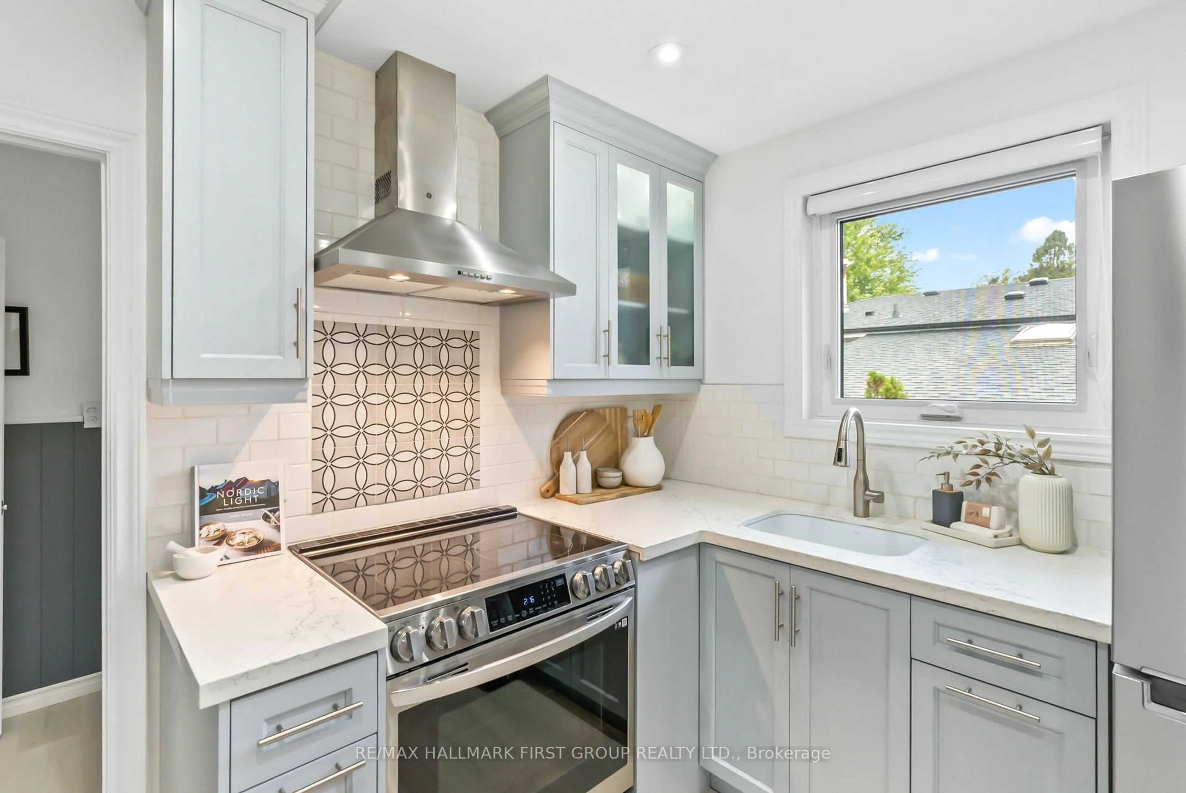 Unknown for 722 Balaton Ave, Pickering Ontario L1W 1W4