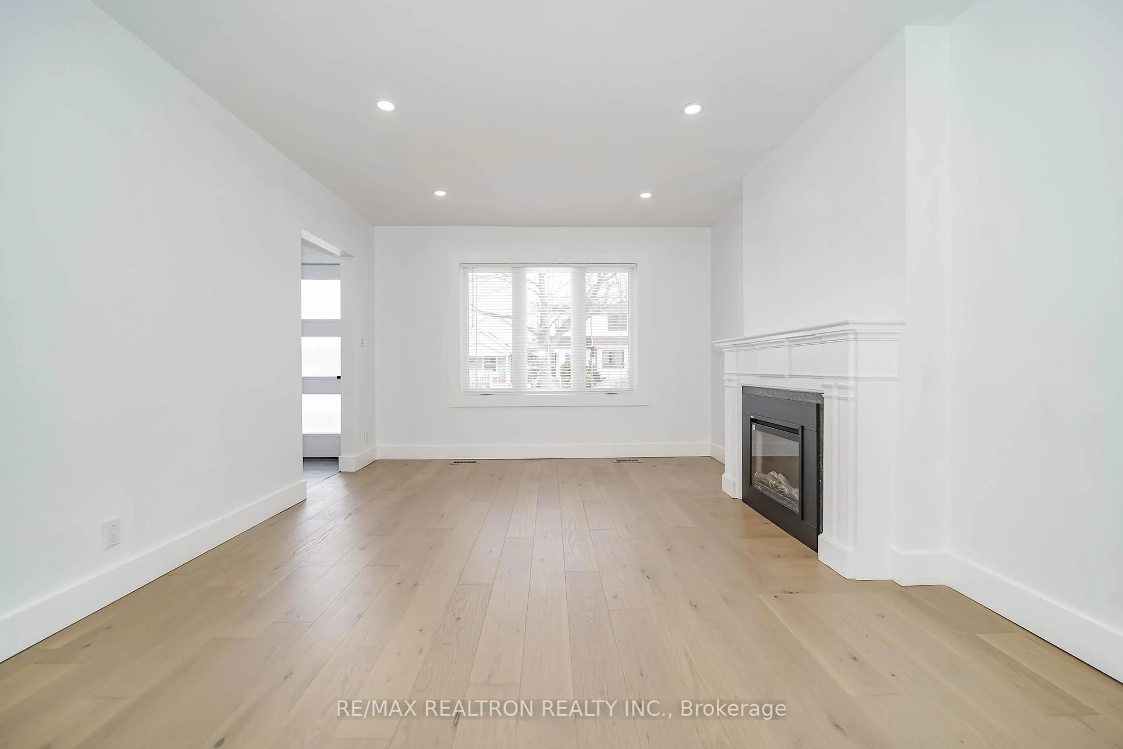 A pic of a room for 1380 Woodbine Ave, Toronto Ontario M4C 4G5