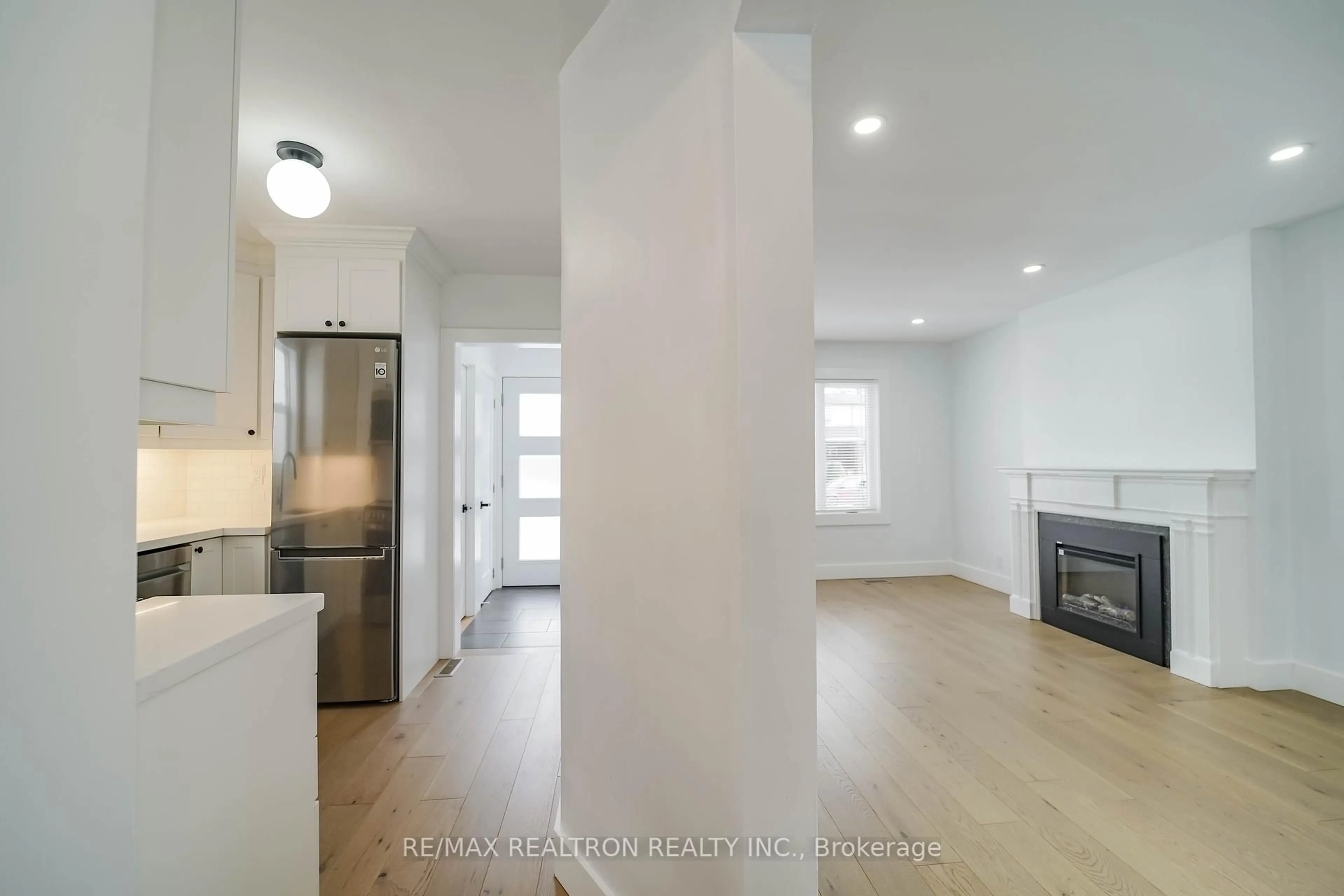 Open concept kitchen, unknown for 1380 Woodbine Ave, Toronto Ontario M4C 4G5