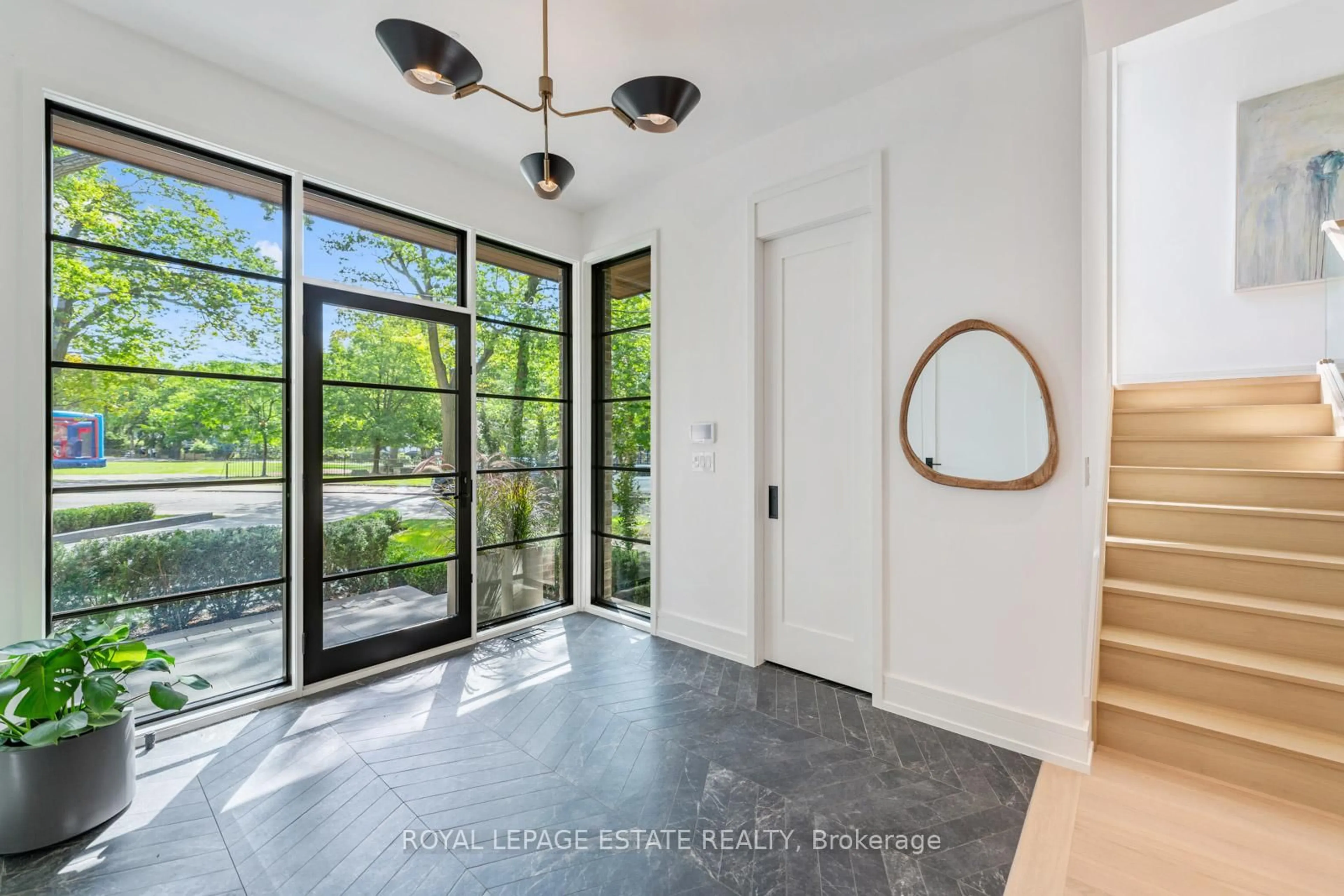 Indoor entryway for 138 Balsam Ave, Toronto Ontario M4E 3C1