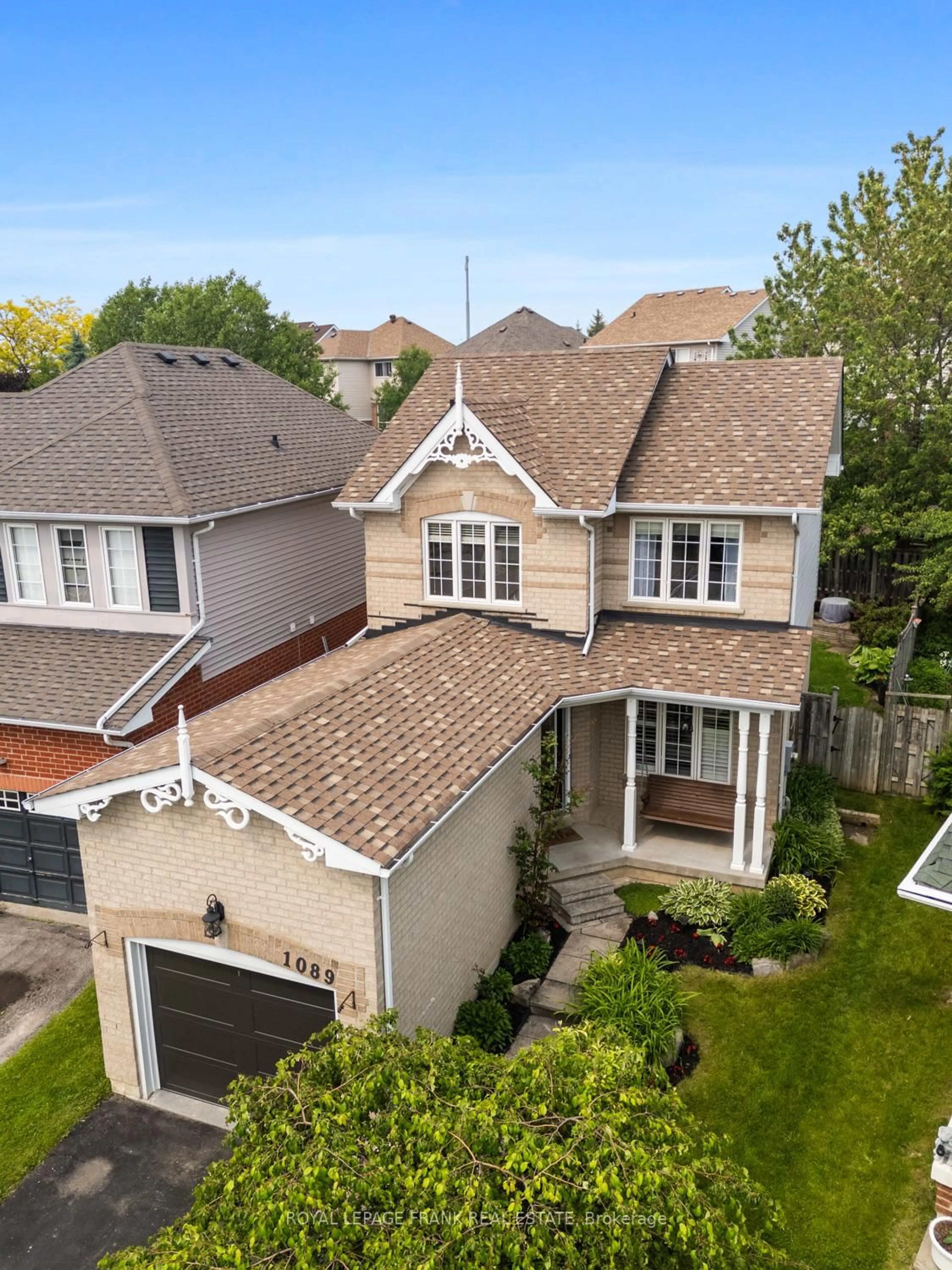 A pic from outside/outdoor area/front of a property/back of a property/a pic from drone, street for 1089 Timberland Cres, Oshawa Ontario L1K 2L9