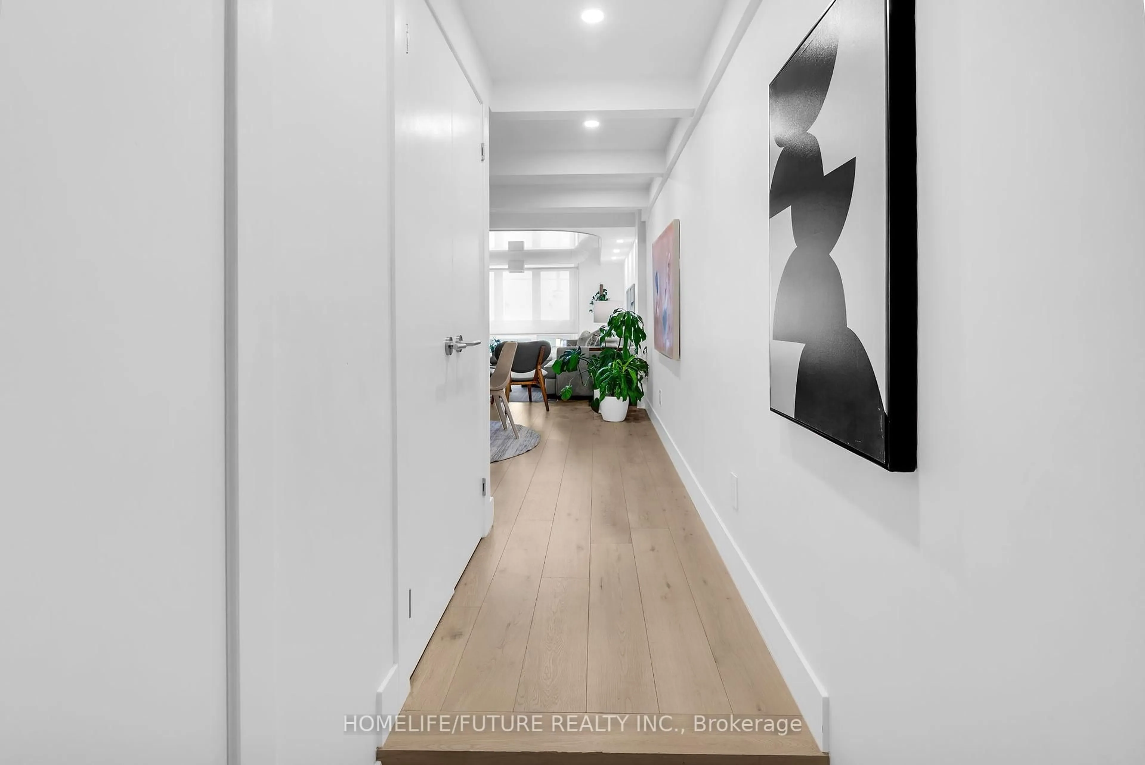 Indoor entryway for 660 Pape Ave #102, Toronto Ontario M4K 3S5