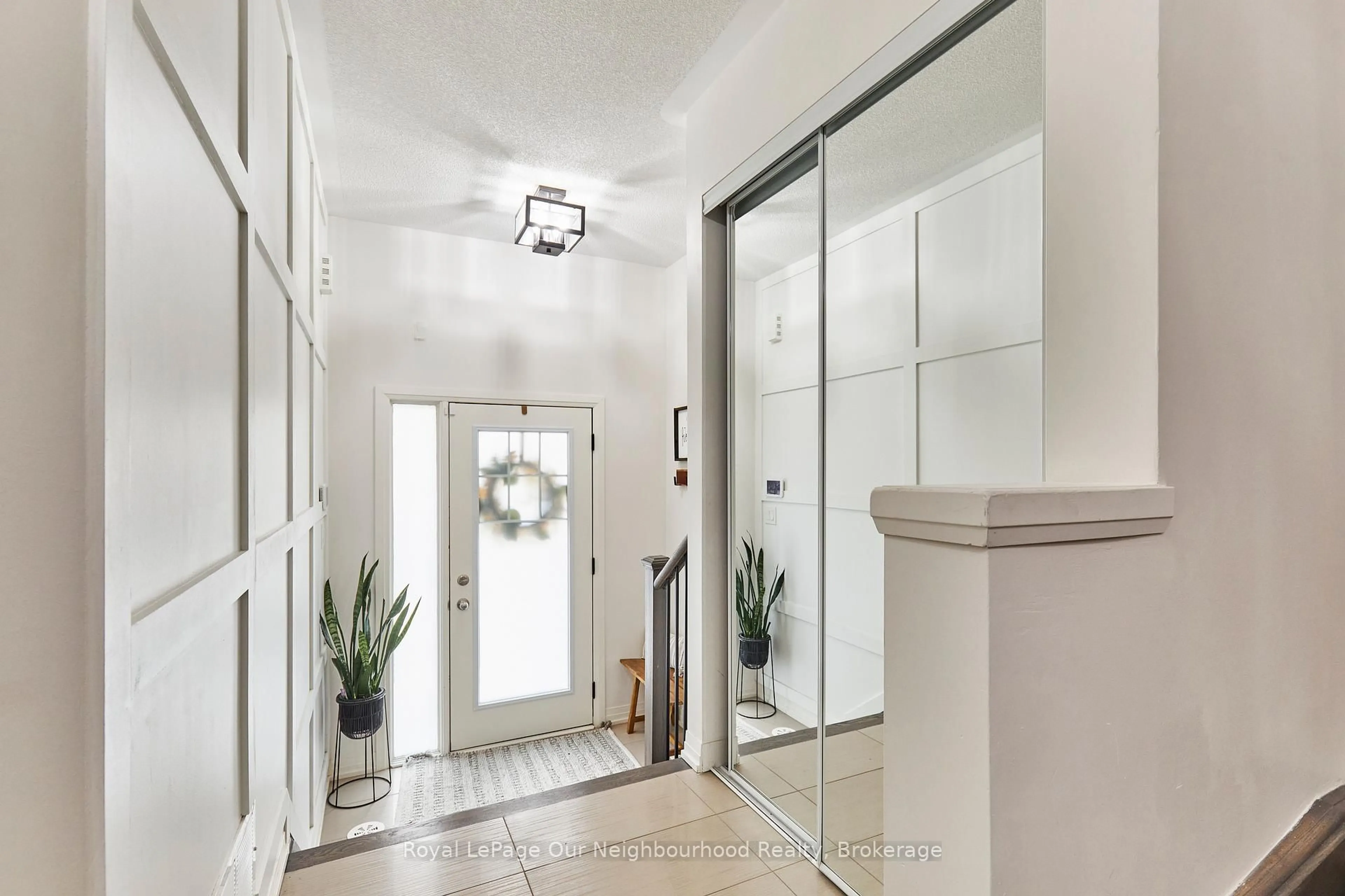 Indoor entryway for 28 Clarington Blvd, Clarington Ontario L1C 7E5
