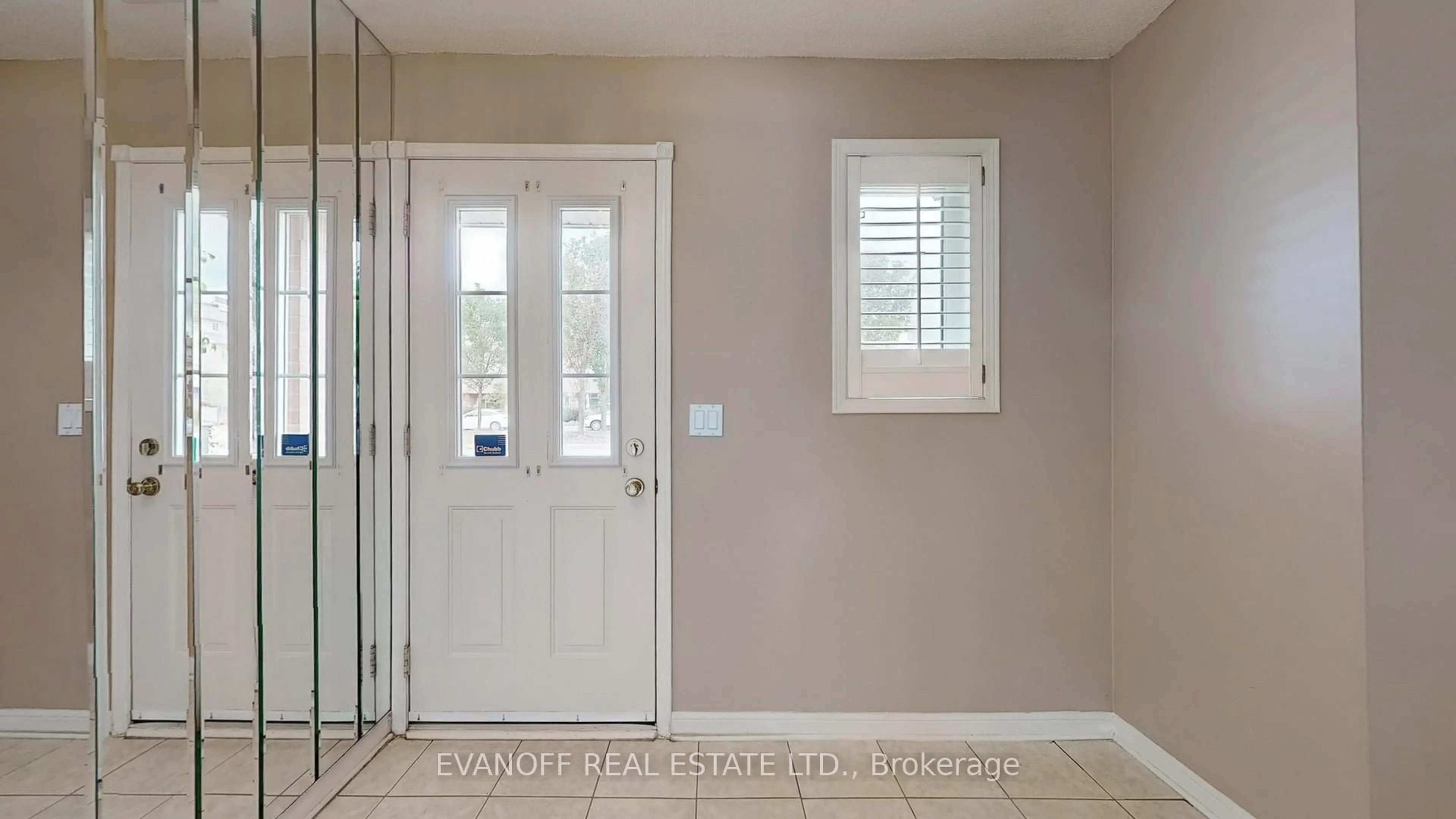 Indoor entryway for 1400 The Esplanade #515, Pickering Ontario L1V 6V2