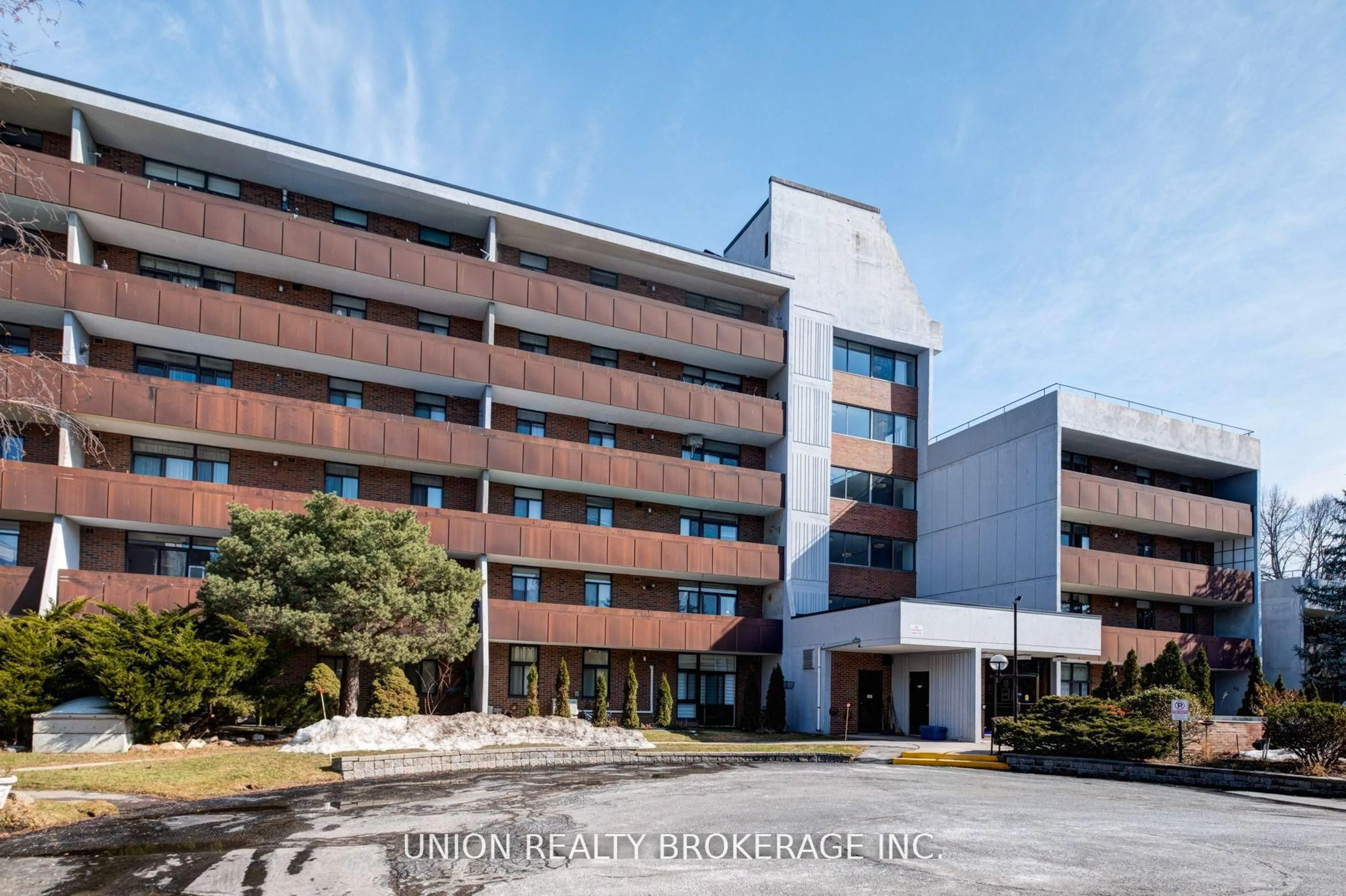 Indoor foyer for 50 Old Kingston Rd #5-511, Toronto Ontario M1E 4Y1