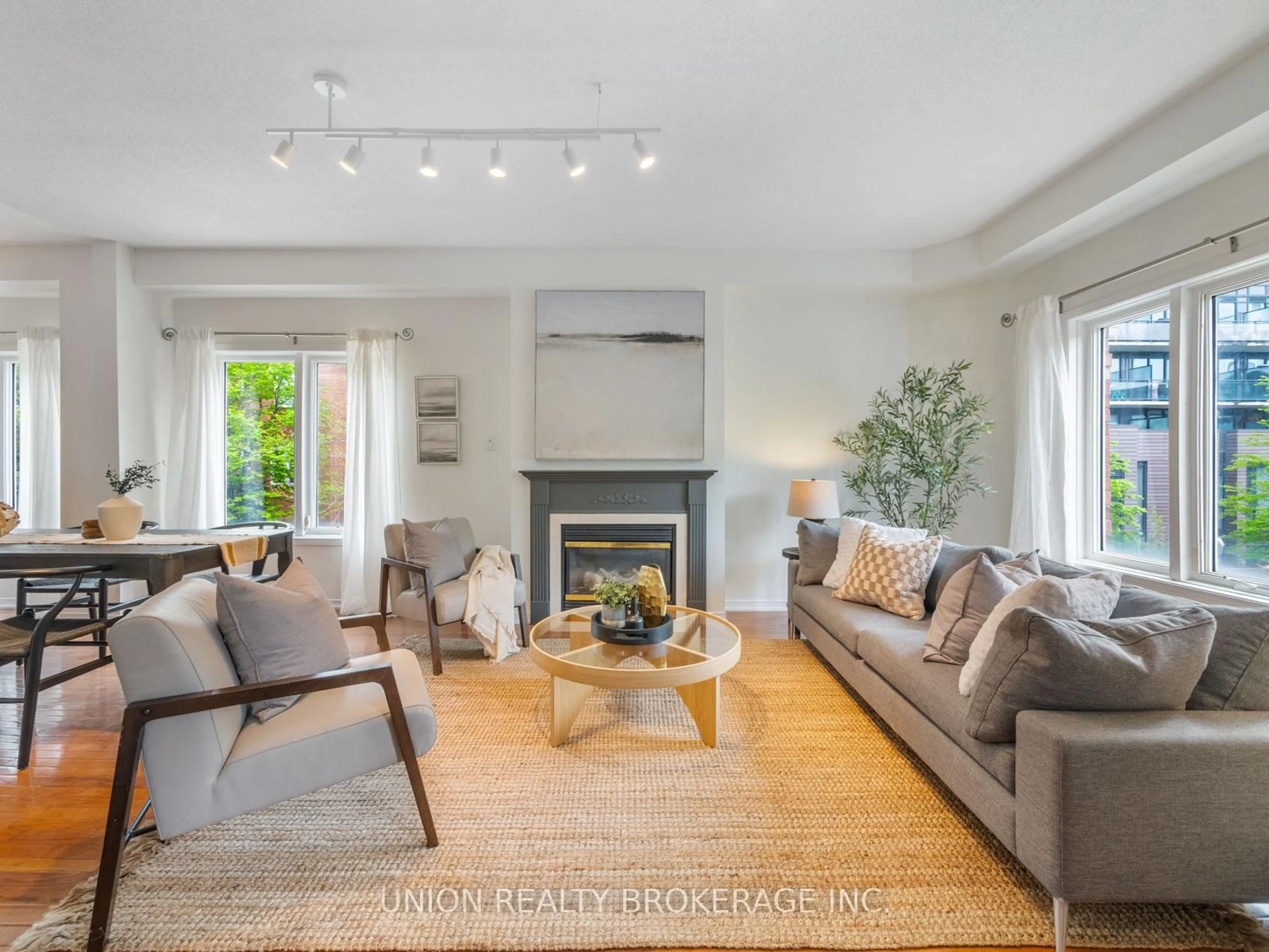 Living room with furniture, unknown for 235 Boston Ave, Toronto Ontario M4M 2V1