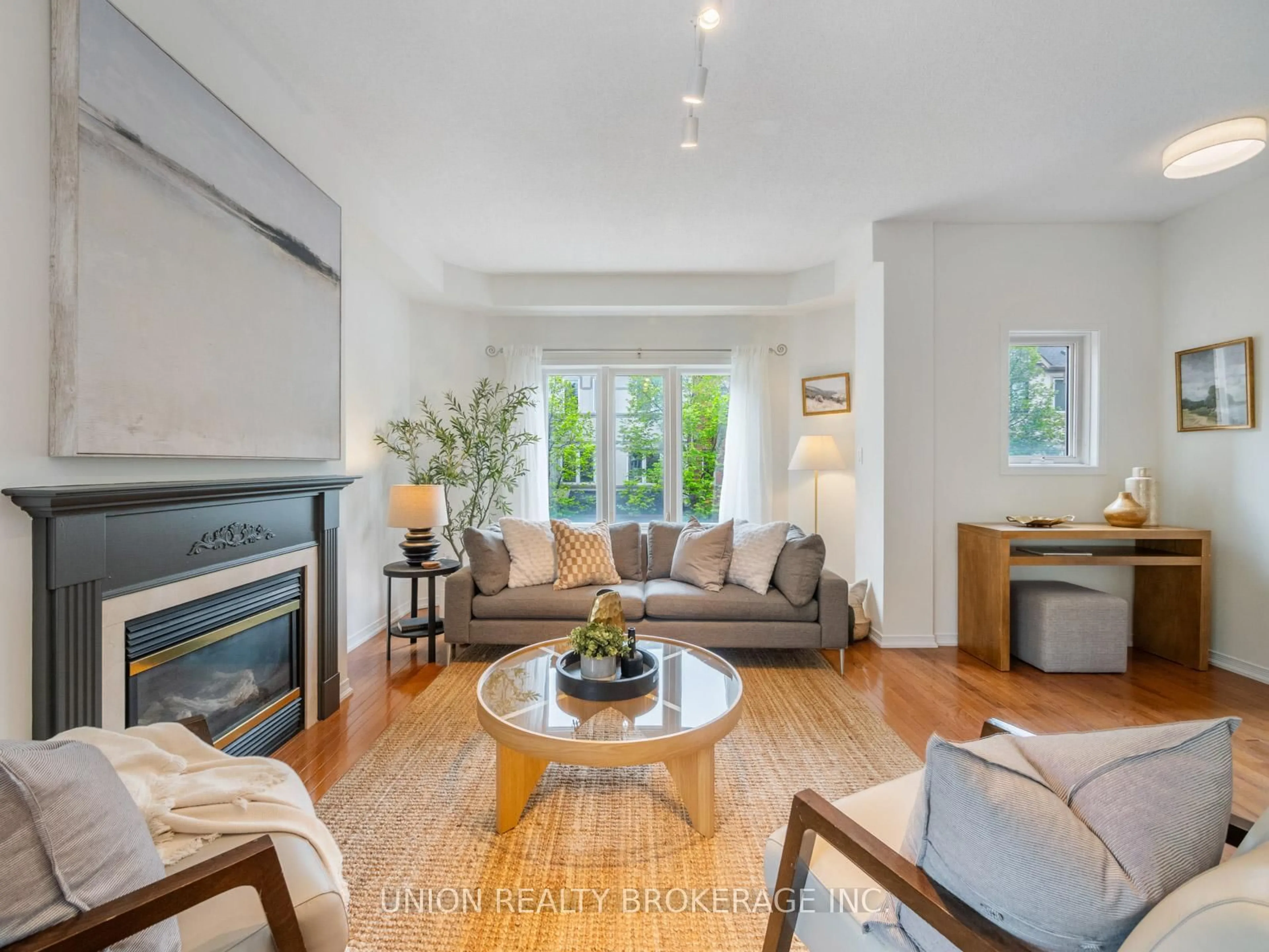 Living room with furniture, unknown for 235 Boston Ave, Toronto Ontario M4M 2V1