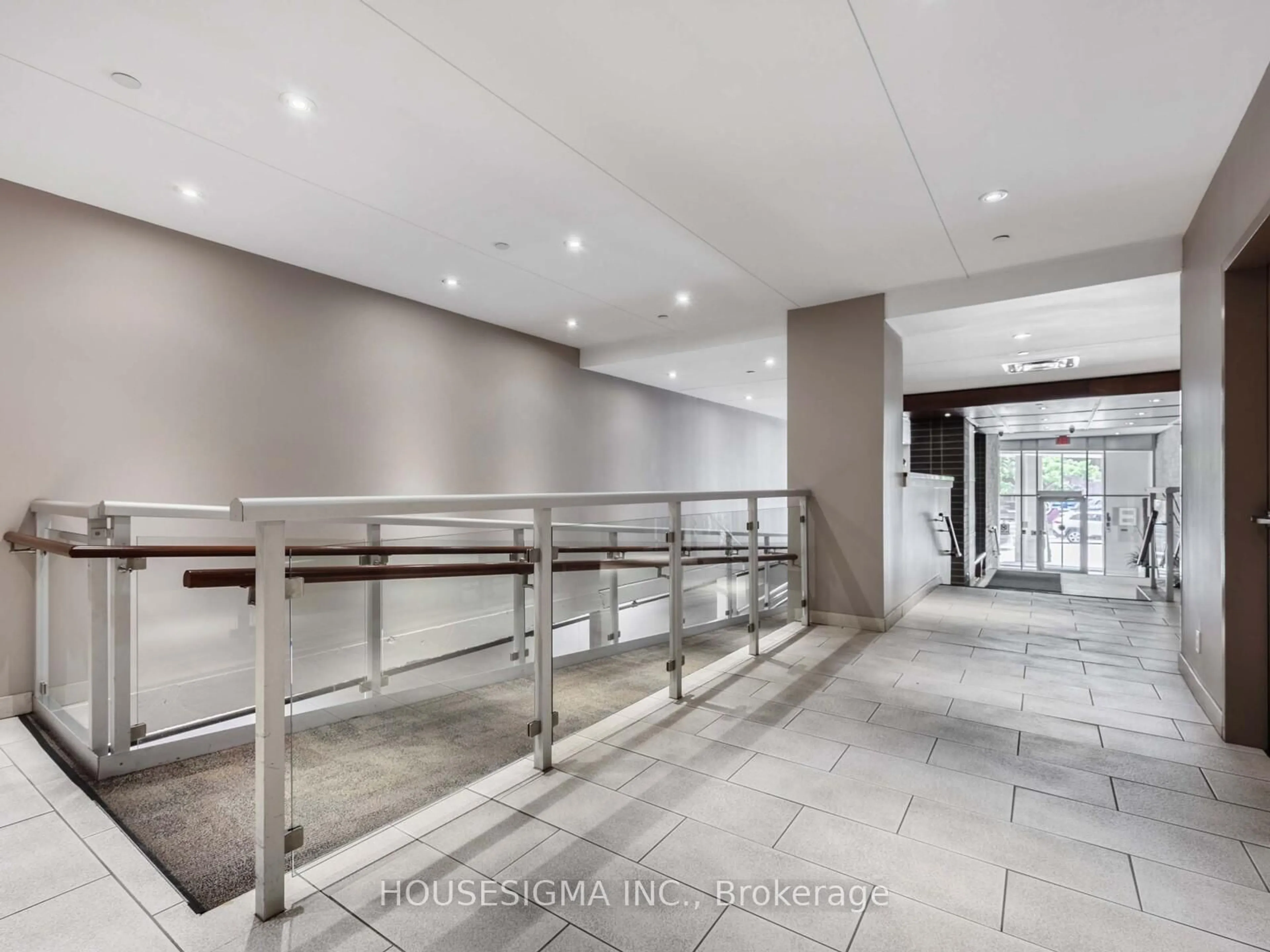 Indoor foyer for 44 Bond St #313, Oshawa Ontario L1G 6R2