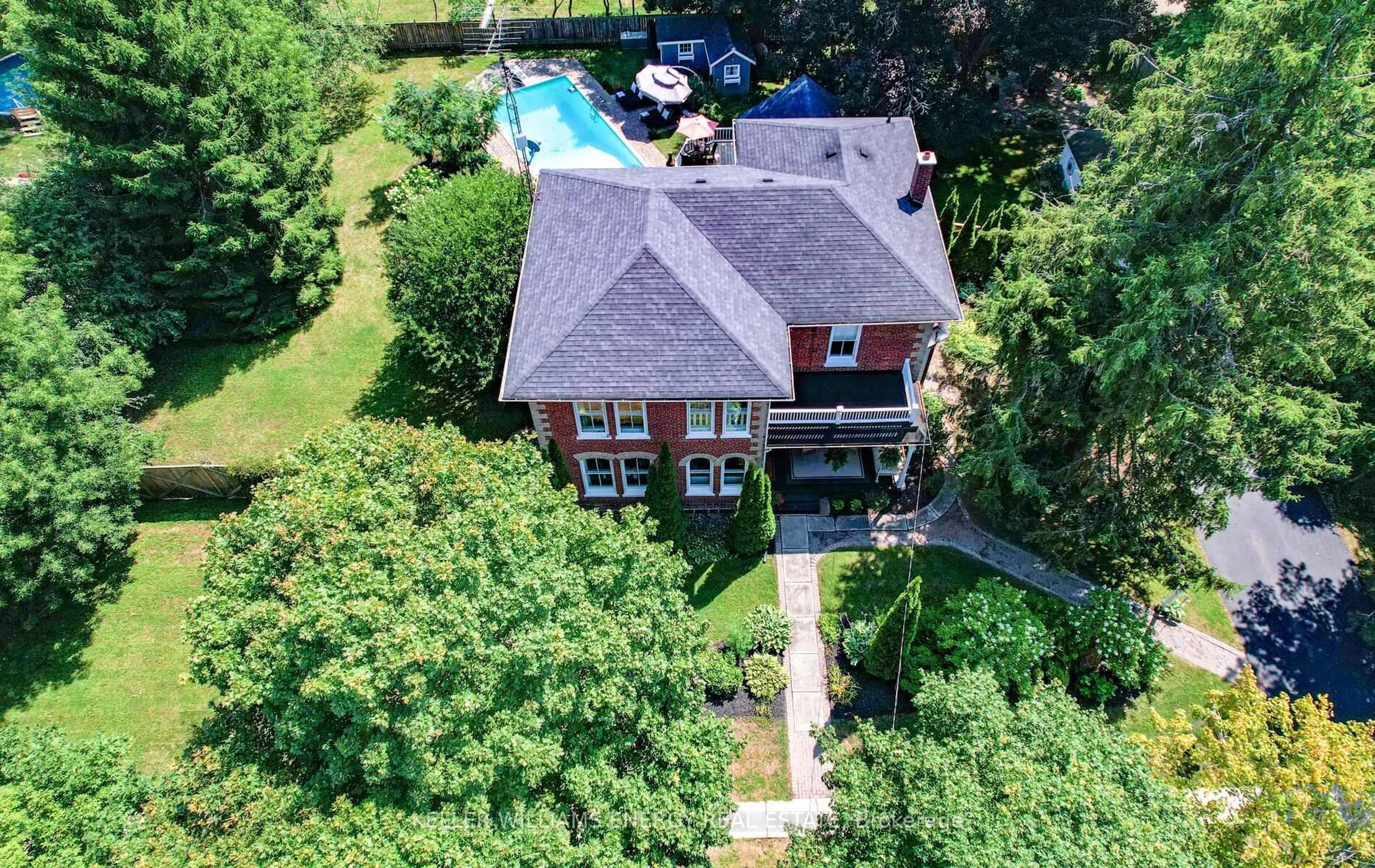 A pic from outside/outdoor area/front of a property/back of a property/a pic from drone, unknown for 27 Columbus Rd, Oshawa Ontario L1H 0G3