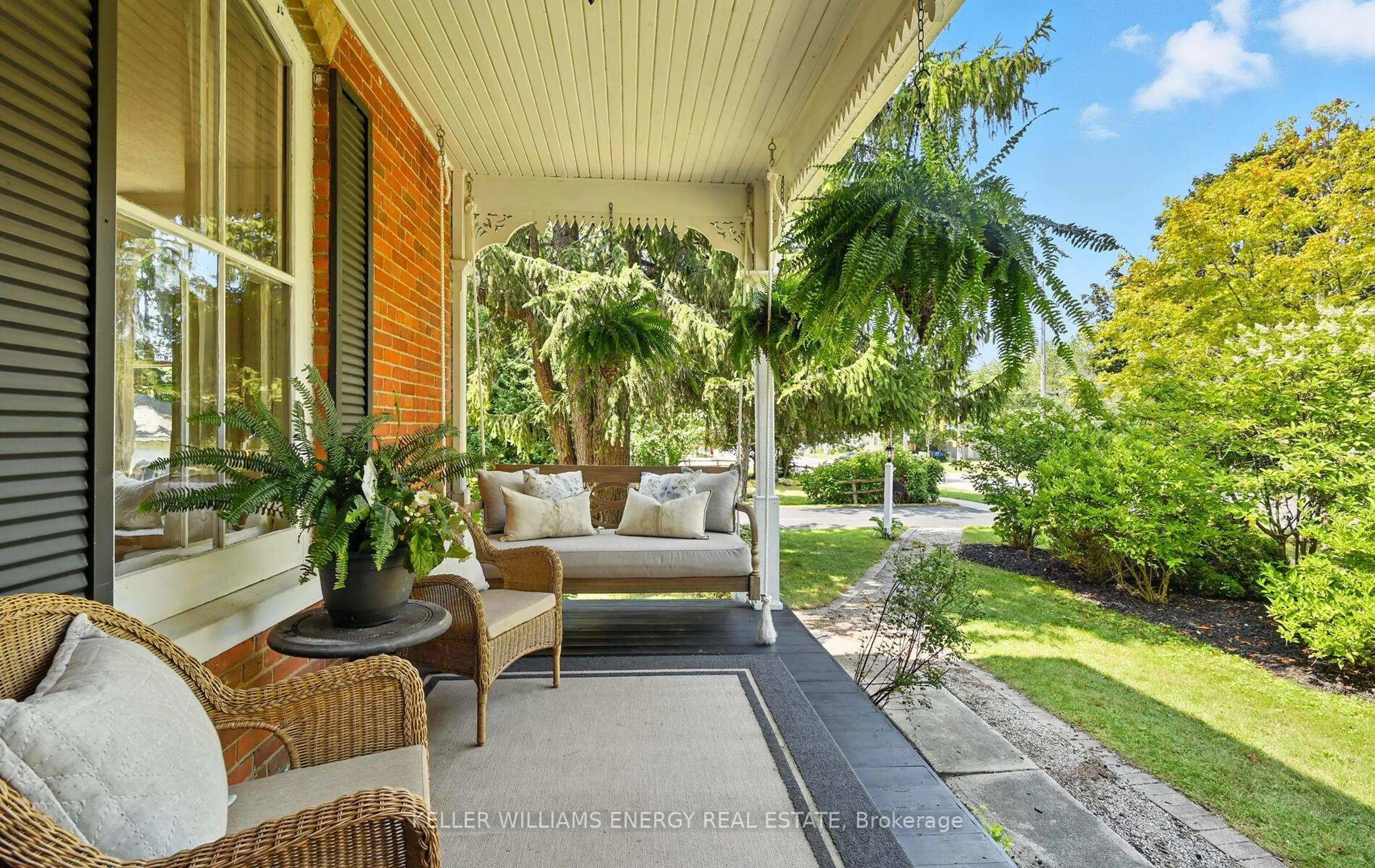 Patio, street for 27 Columbus Rd, Oshawa Ontario L1H 0G3