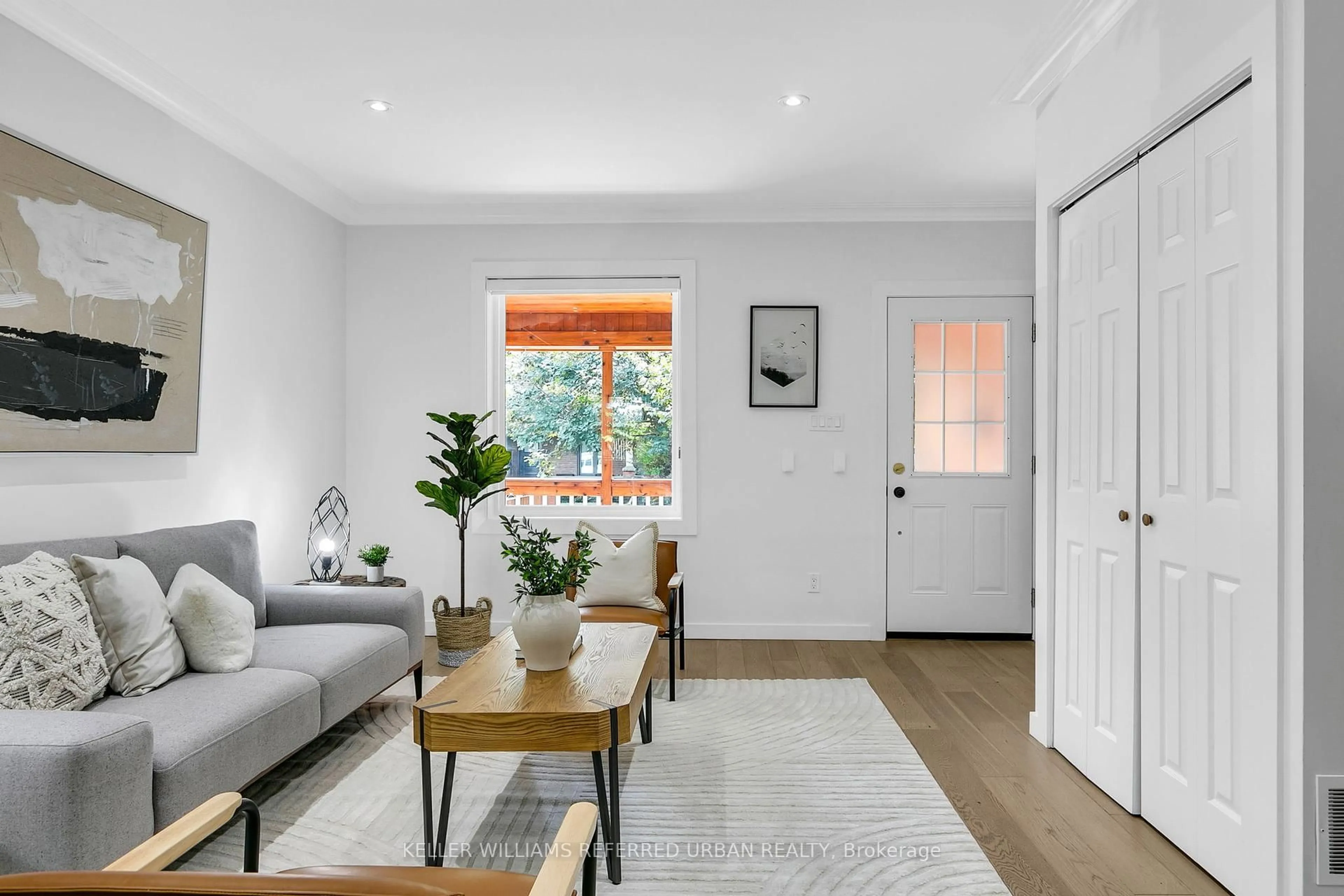 Living room with furniture, unknown for 40 Mallon Ave, Toronto Ontario M4M 1P8