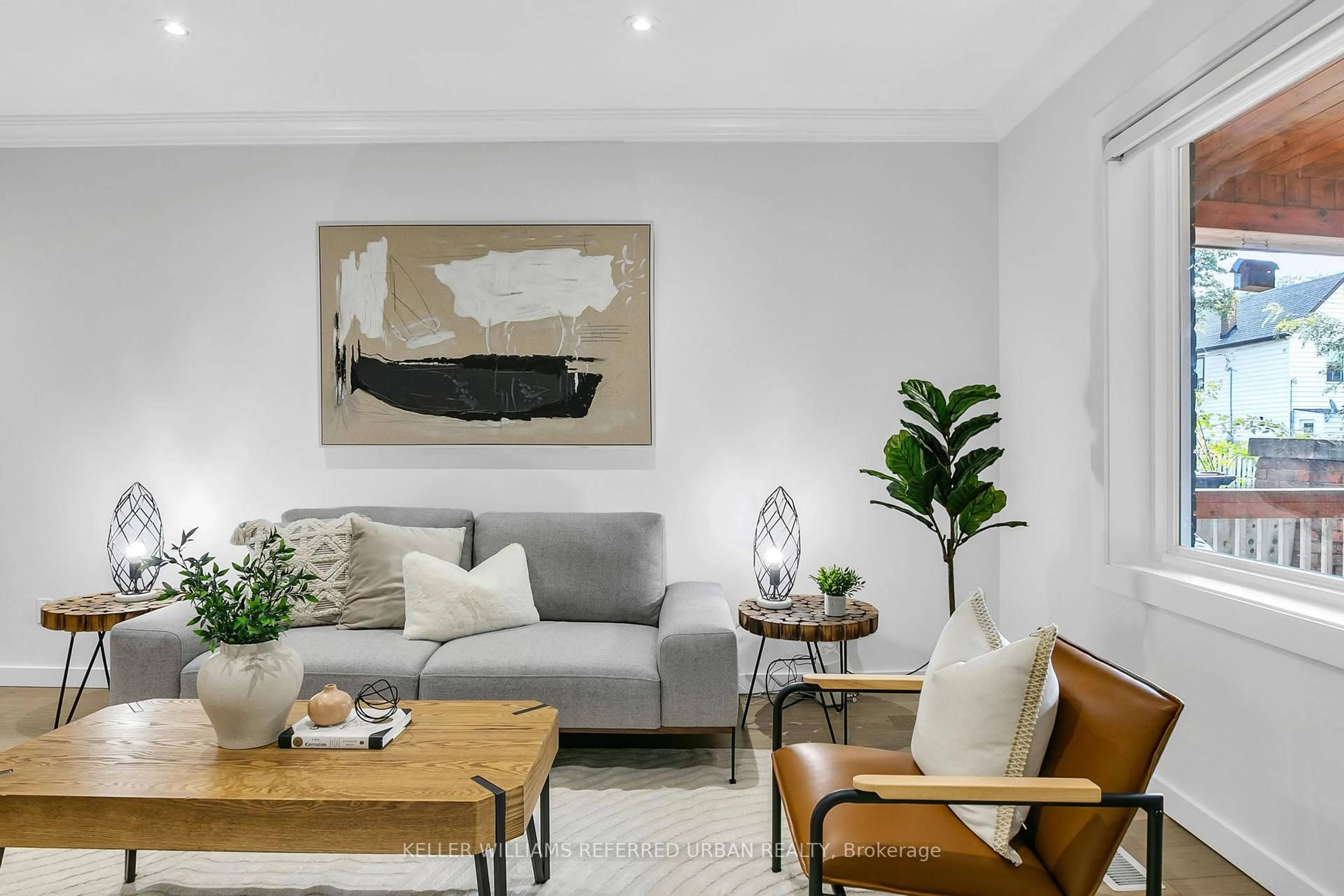 Living room with furniture, unknown for 40 Mallon Ave, Toronto Ontario M4M 1P8