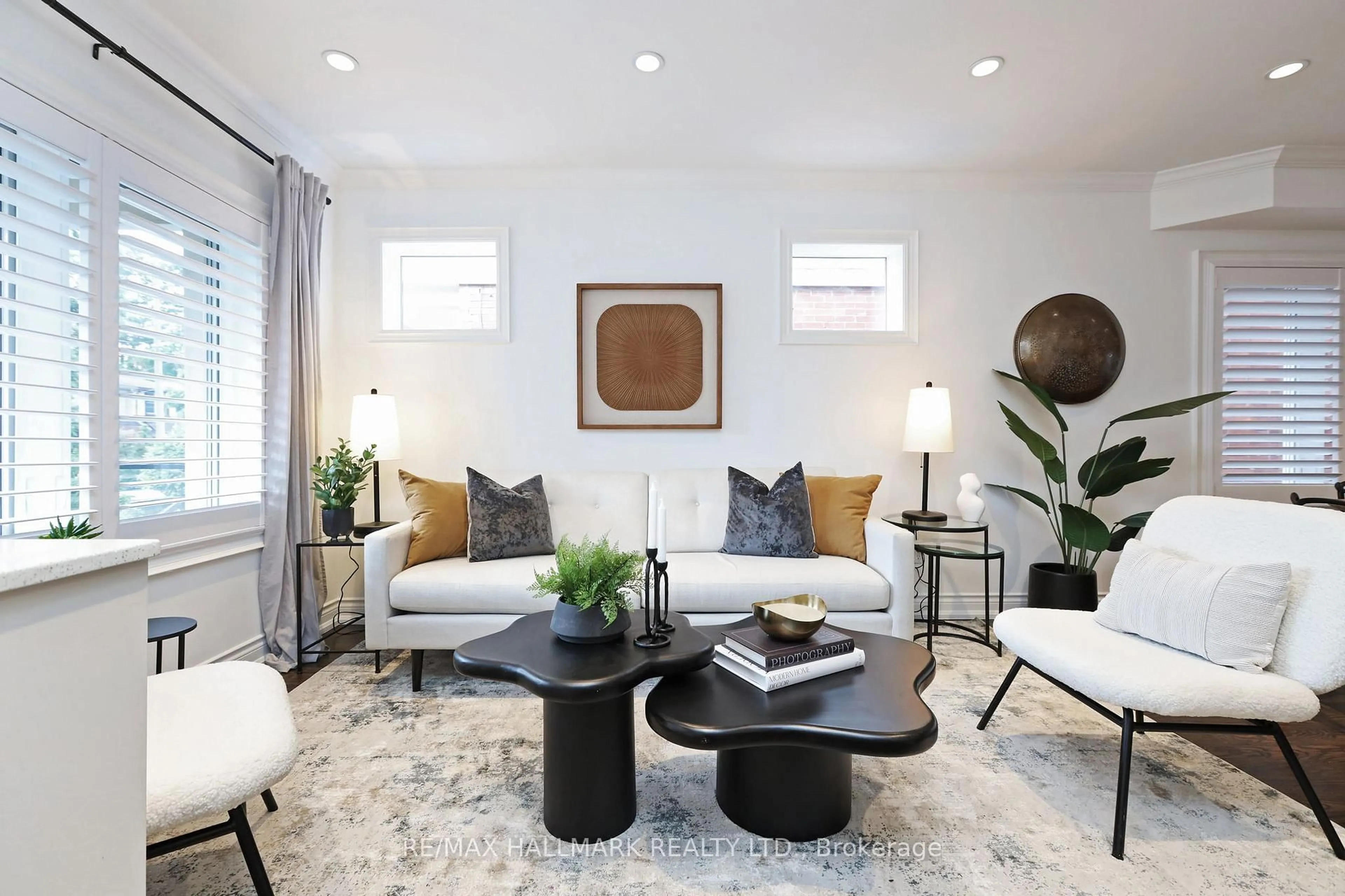 Living room with furniture, unknown for 242 Springdale Blvd, Toronto Ontario M4C 1Z9