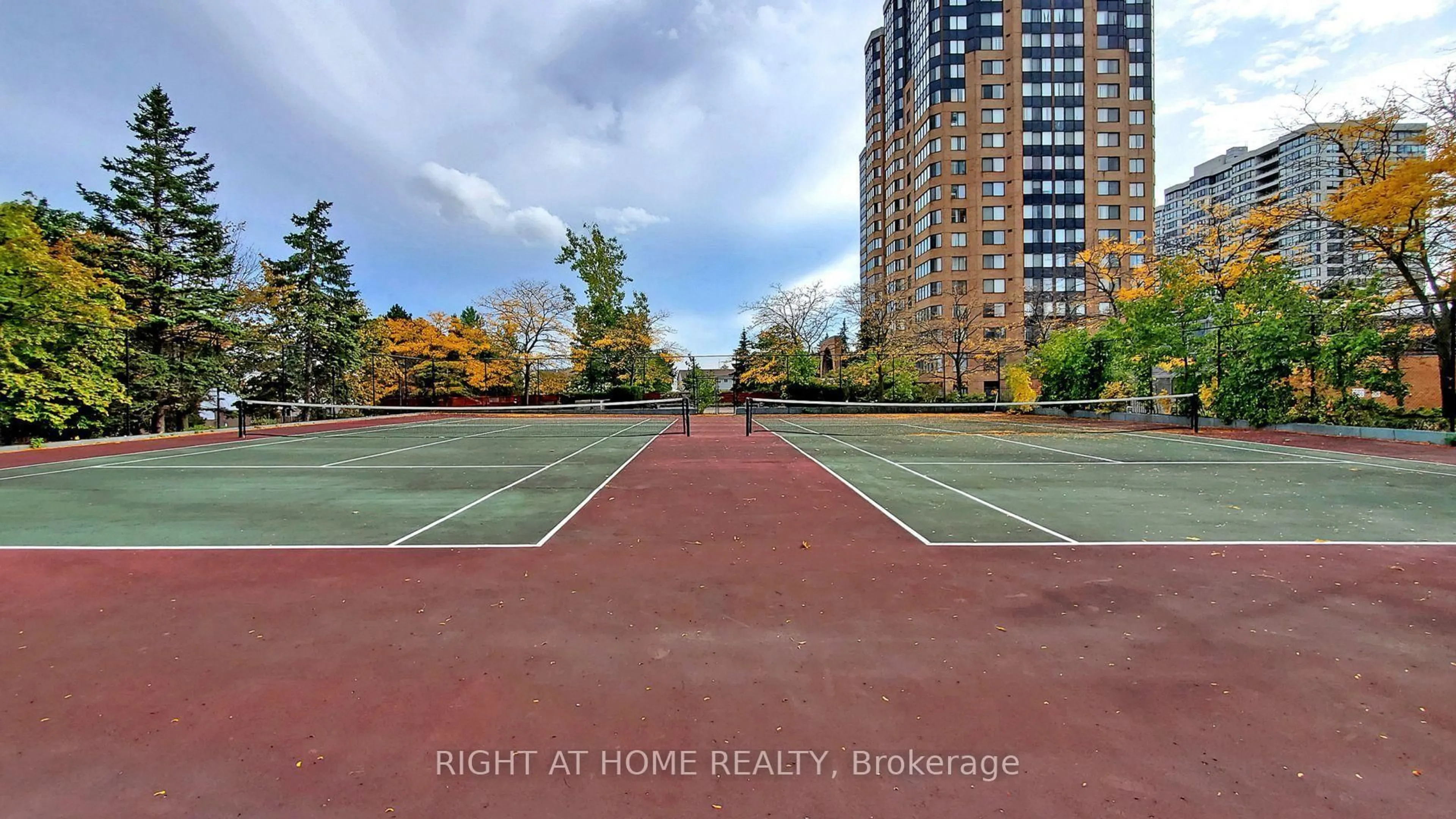 Blurry image for 88 Alton Towers Circ #1501, Toronto Ontario M1V 5C5