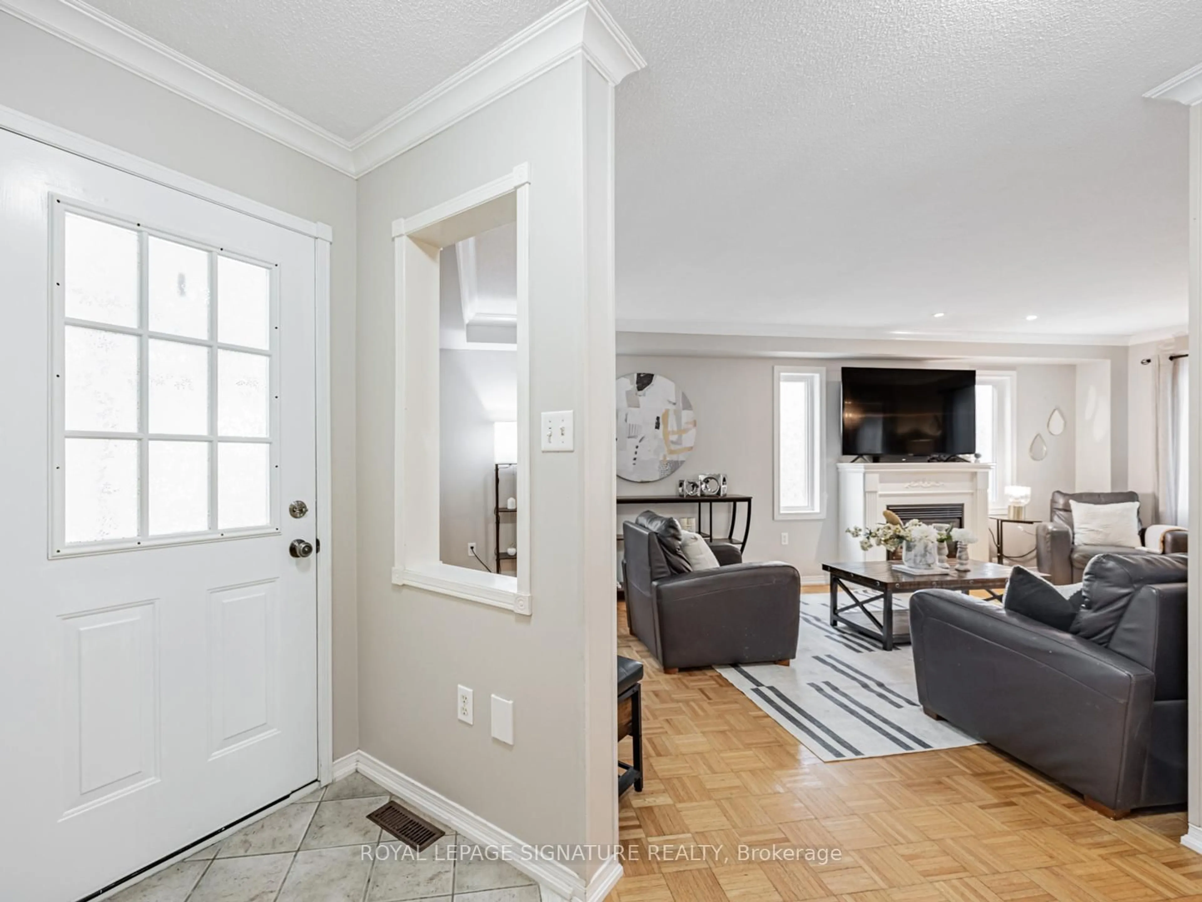 Indoor entryway for 7 Knox Cres, Whitby Ontario L1M 1C8